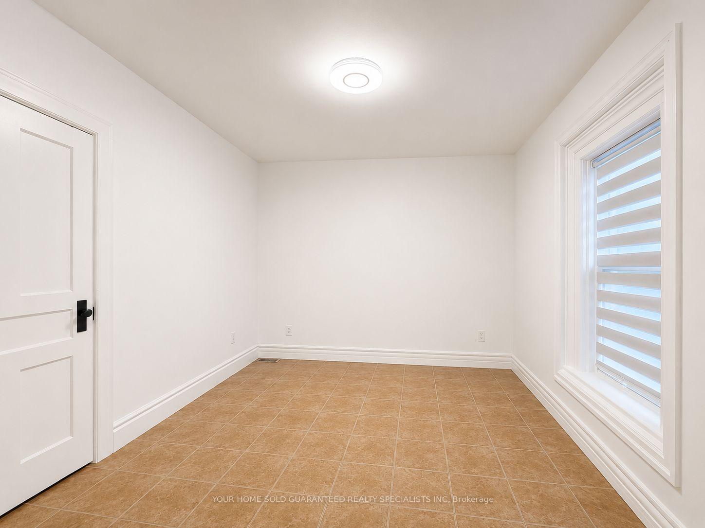 Photo 8 of Unit 2, 94 Wellington Street E, Aurora, Aurora Village — HOMEH