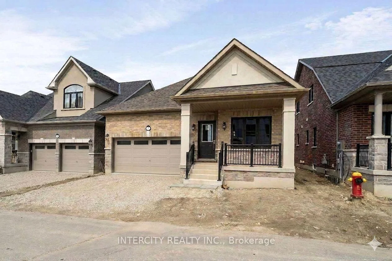 Photo 3 of 33 Ruby Lane, Halton Hills, Georgetown — HOMEH