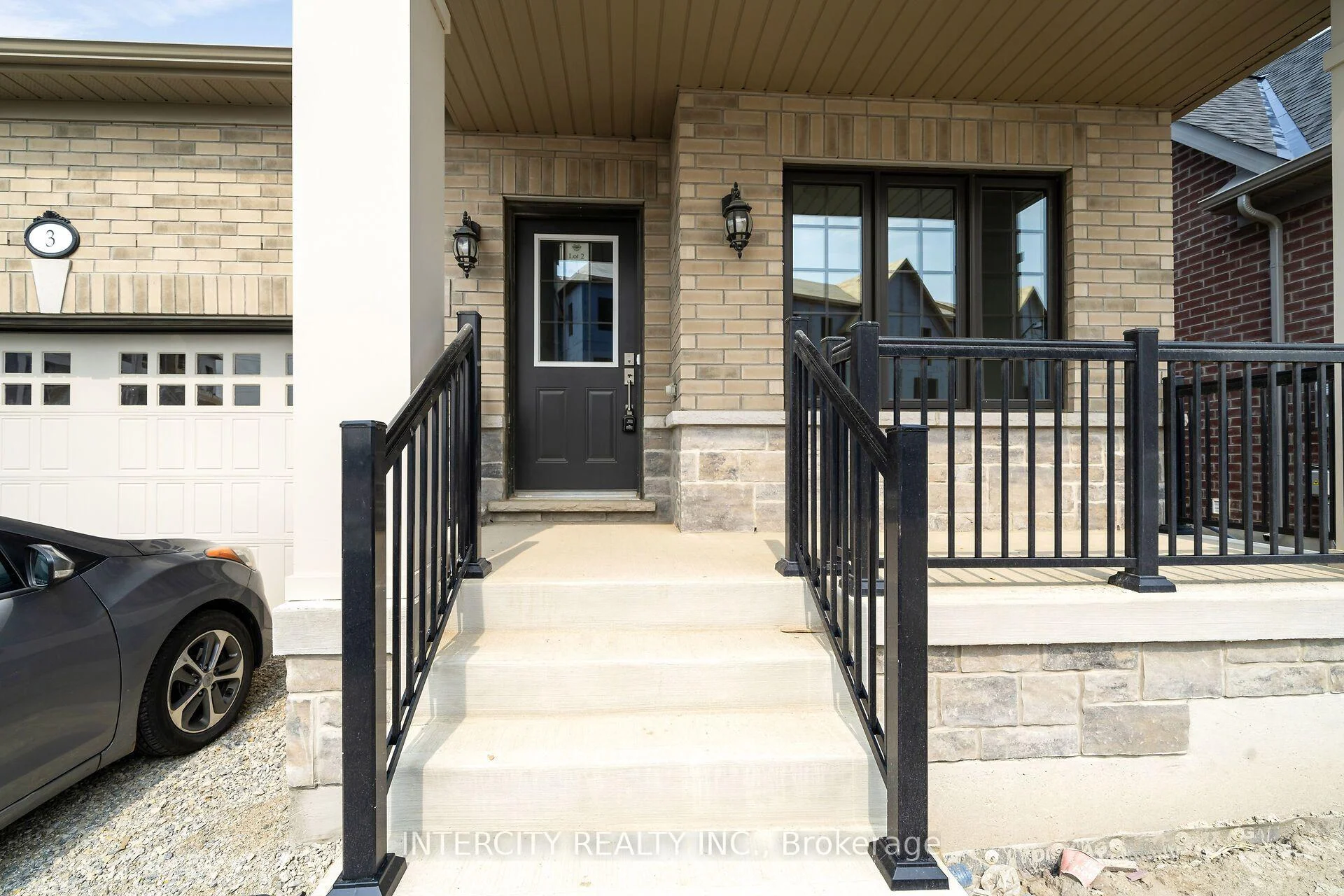 Photo 4 of 33 Ruby Lane, Halton Hills, Georgetown — HOMEH