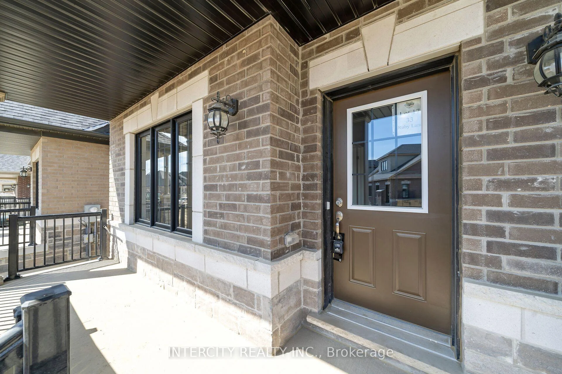 Photo 7 of 33 Ruby Lane, Halton Hills, Georgetown — HOMEH