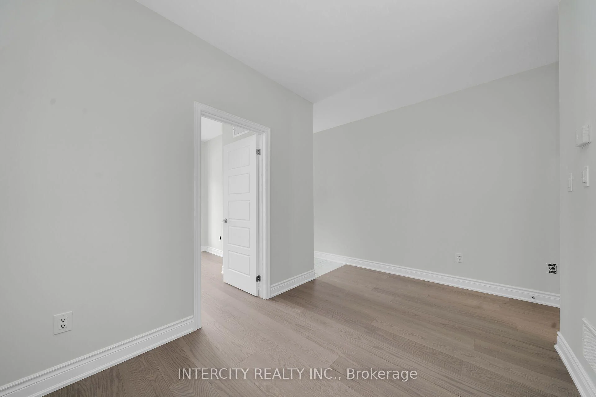 Photo 10 of 33 Ruby Lane, Halton Hills, Georgetown — HOMEH