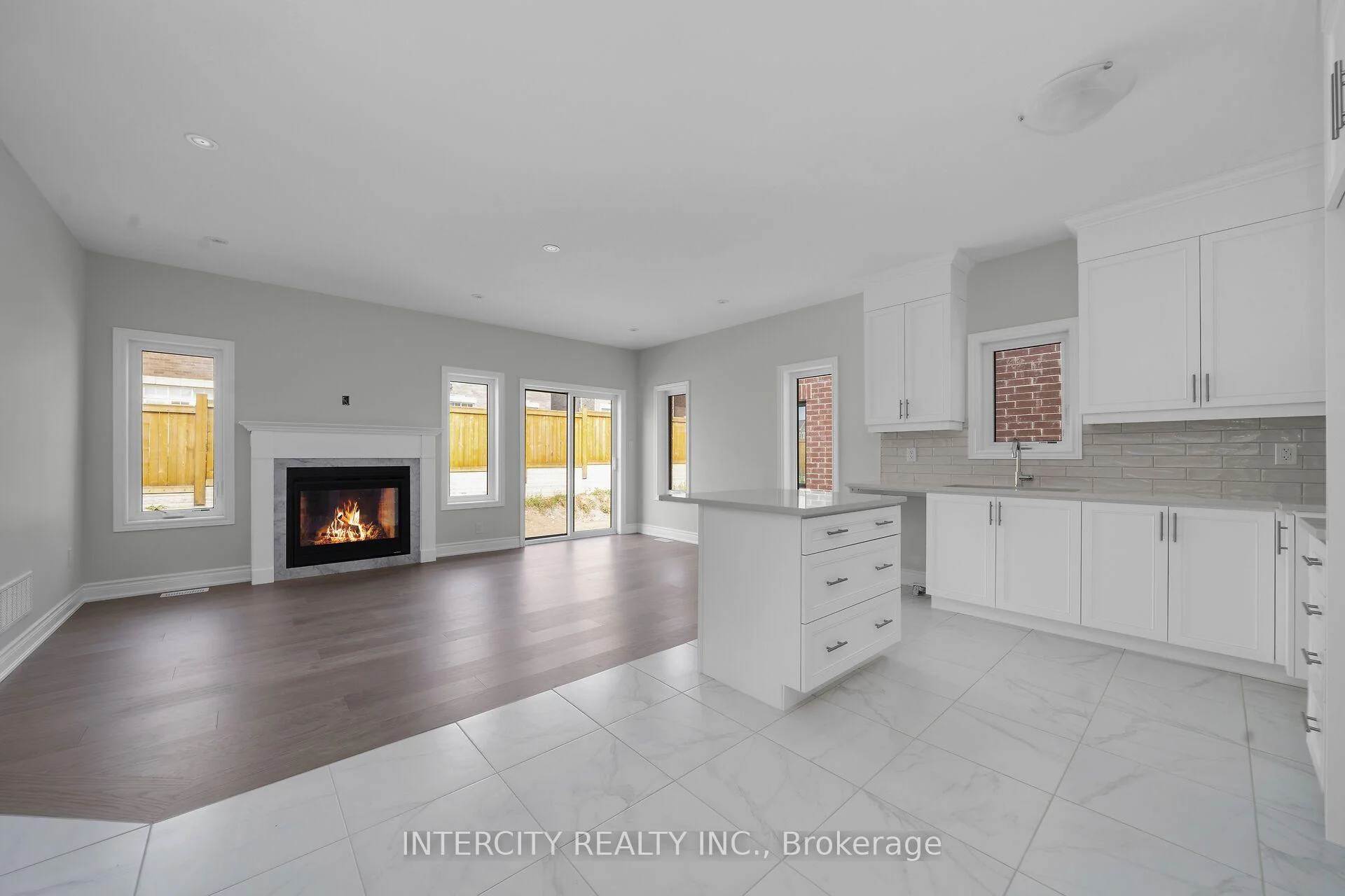 Photo 12 of 33 Ruby Lane, Halton Hills, Georgetown — HOMEH