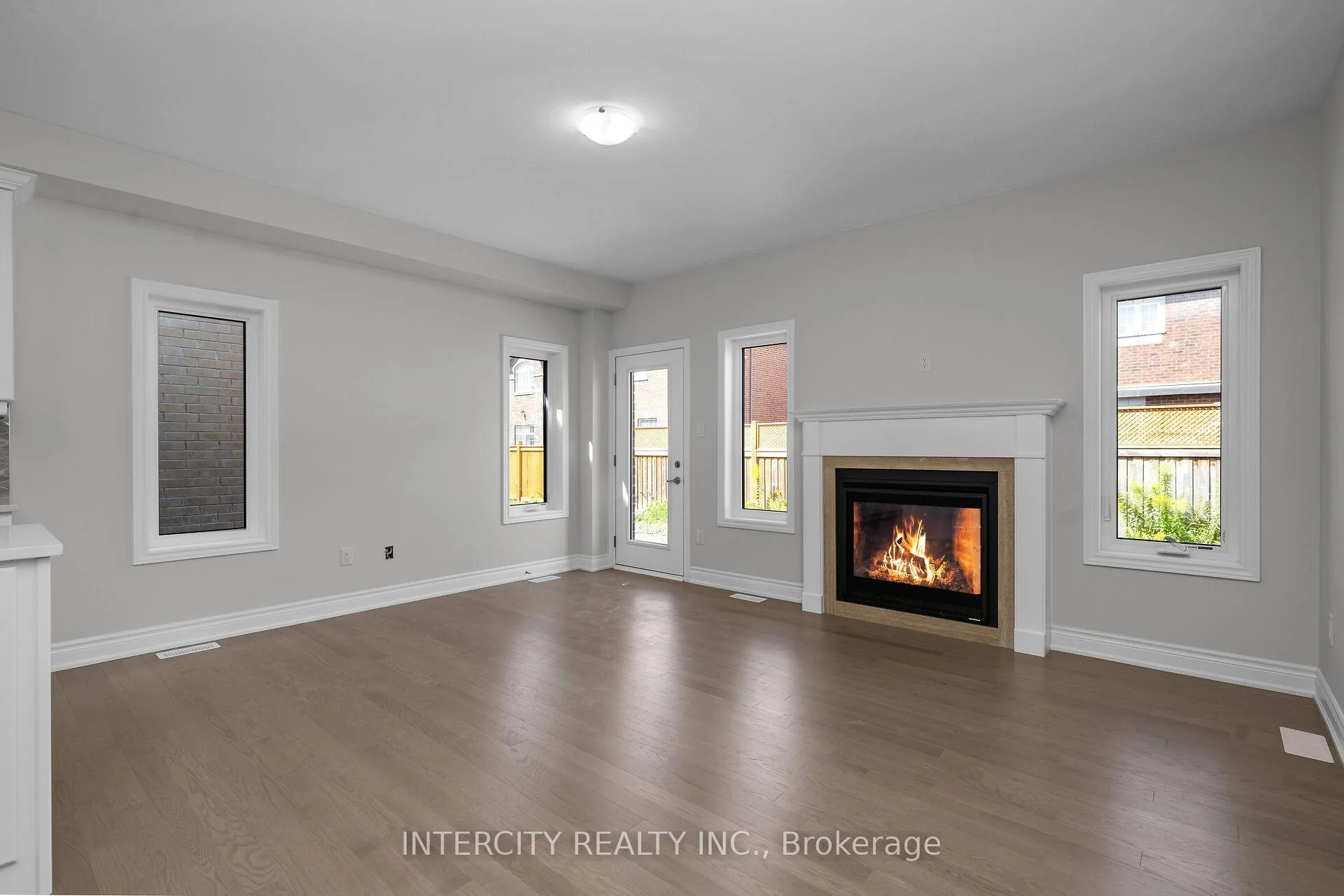 Photo 23 of 33 Ruby Lane, Halton Hills, Georgetown — HOMEH
