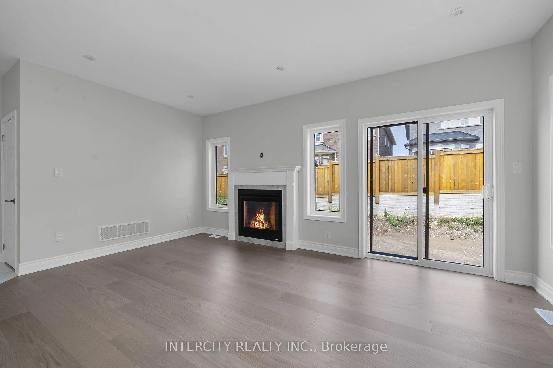 Photo 26 of 33 Ruby Lane, Halton Hills, Georgetown — HOMEH