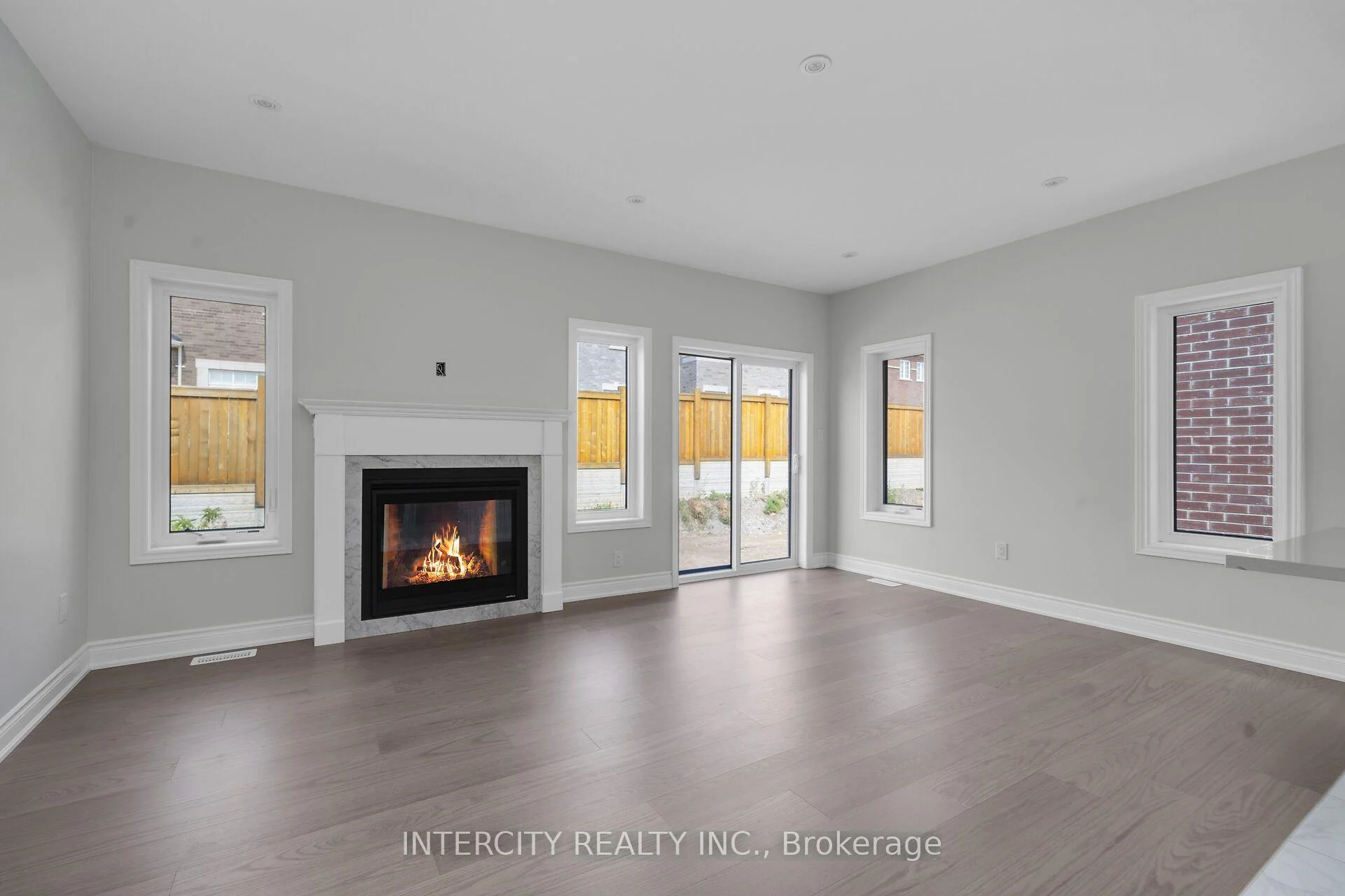 Photo 28 of 33 Ruby Lane, Halton Hills, Georgetown — HOMEH