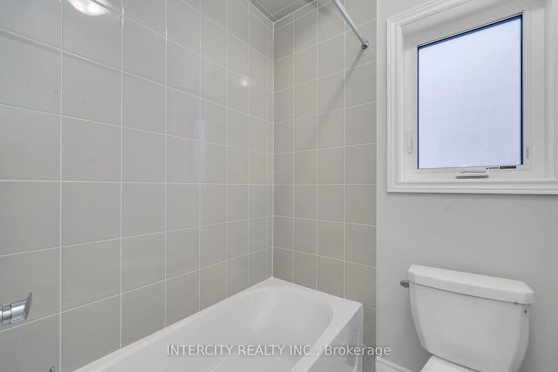 Photo 32 of 33 Ruby Lane, Halton Hills, Georgetown — HOMEH