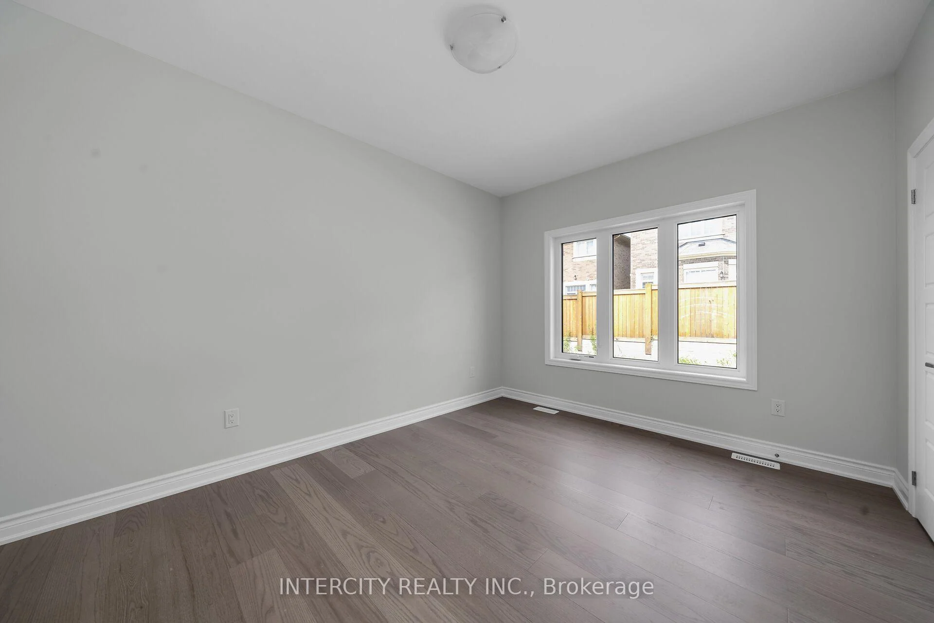 Photo 34 of 33 Ruby Lane, Halton Hills, Georgetown — HOMEH