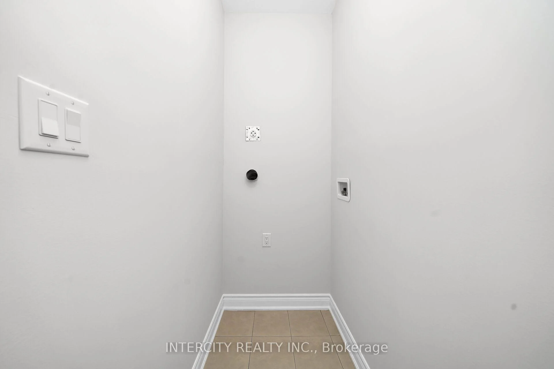Photo 41 of 33 Ruby Lane, Halton Hills, Georgetown — HOMEH
