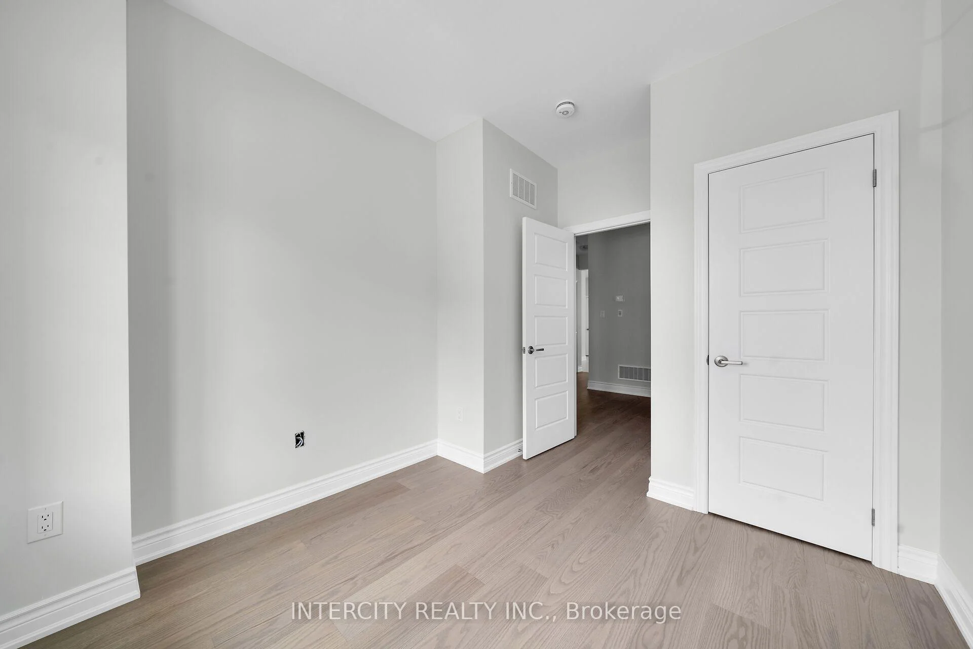 Photo 42 of 33 Ruby Lane, Halton Hills, Georgetown — HOMEH