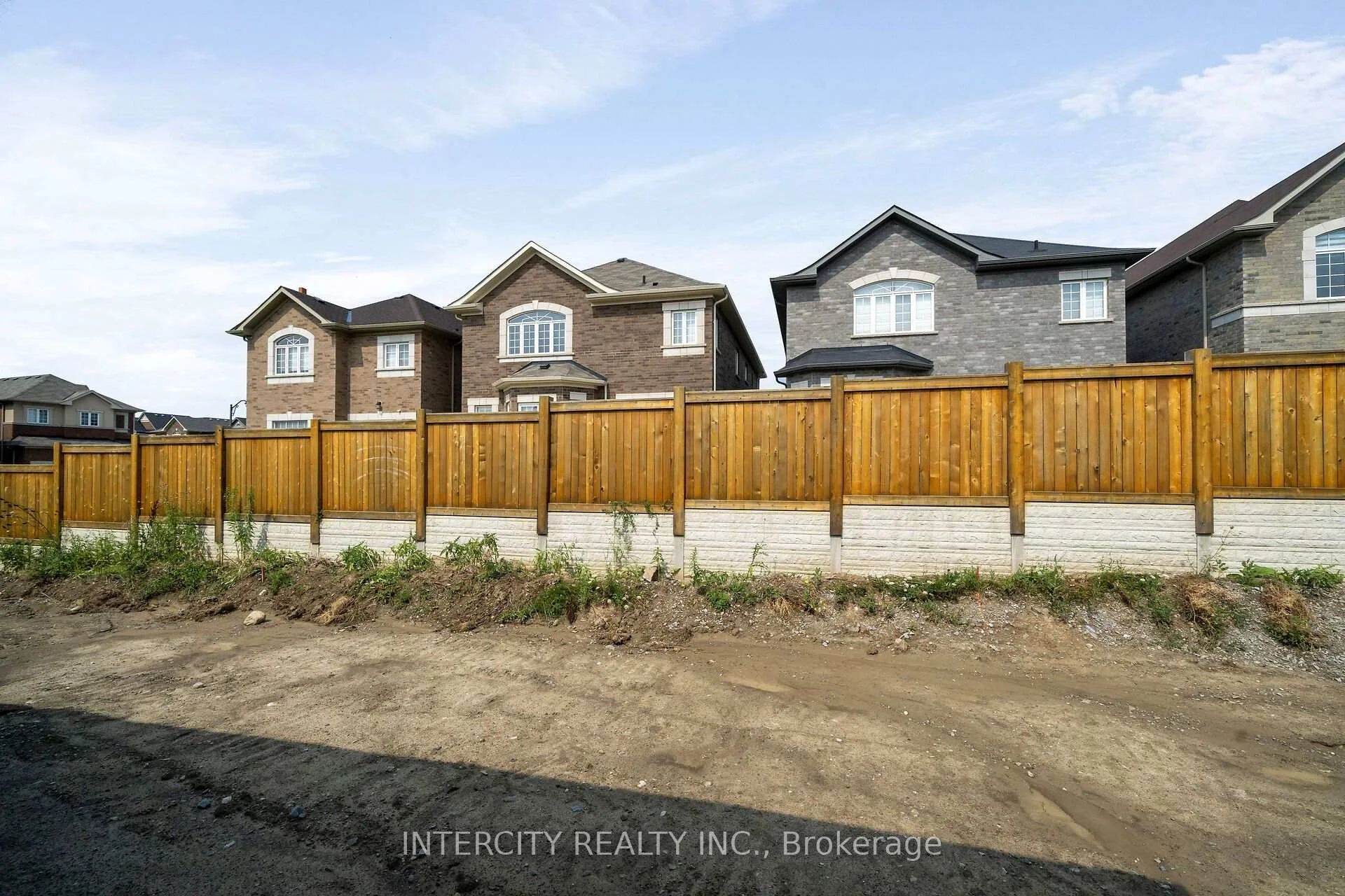 Photo 54 of 33 Ruby Lane, Halton Hills, Georgetown — HOMEH