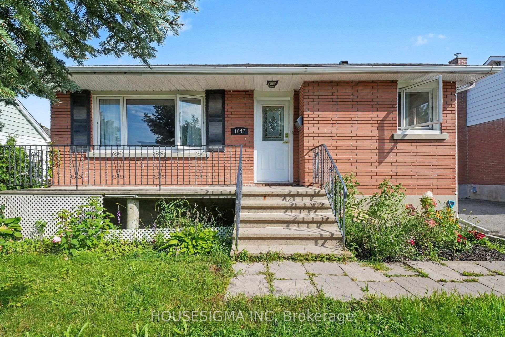 Photo 2 of 1047 Richard Avenue, Ottawa, Billings Bridge — HOMEH