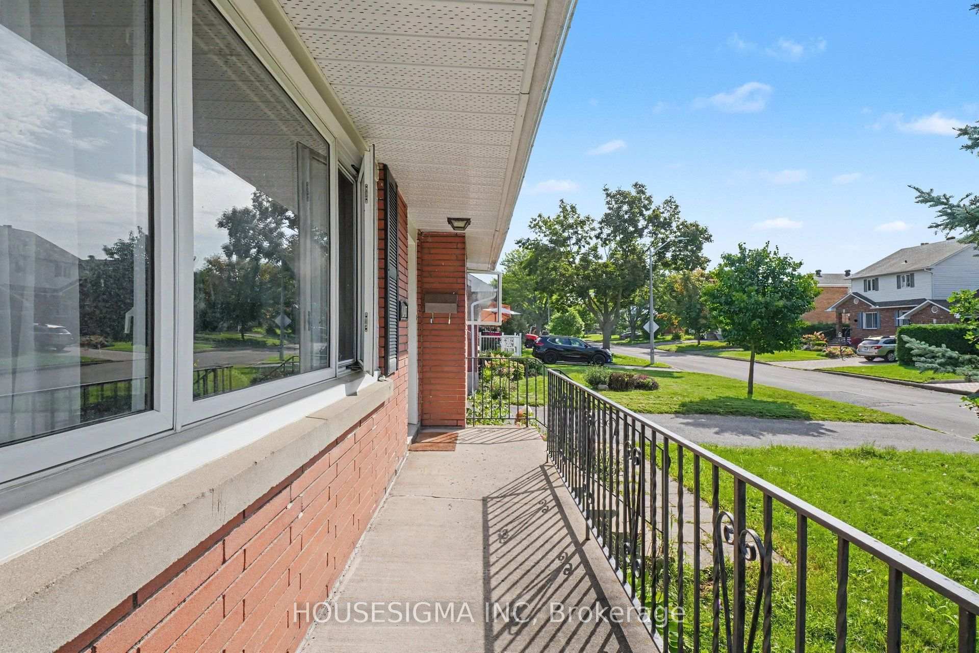 Photo 4 of 1047 Richard Avenue, Ottawa, Billings Bridge — HOMEH