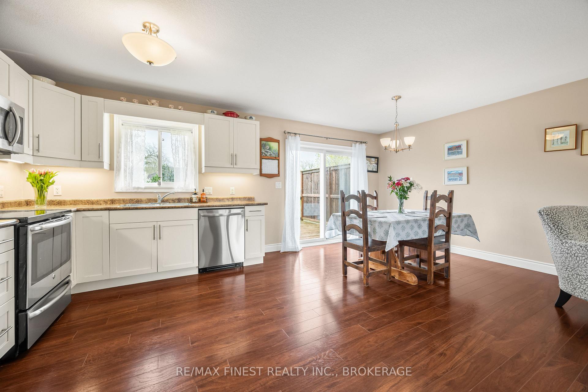 Photo 5 of 145 Upper Lake Street, Prince Edward County, Hallowell Ward — HOMEH