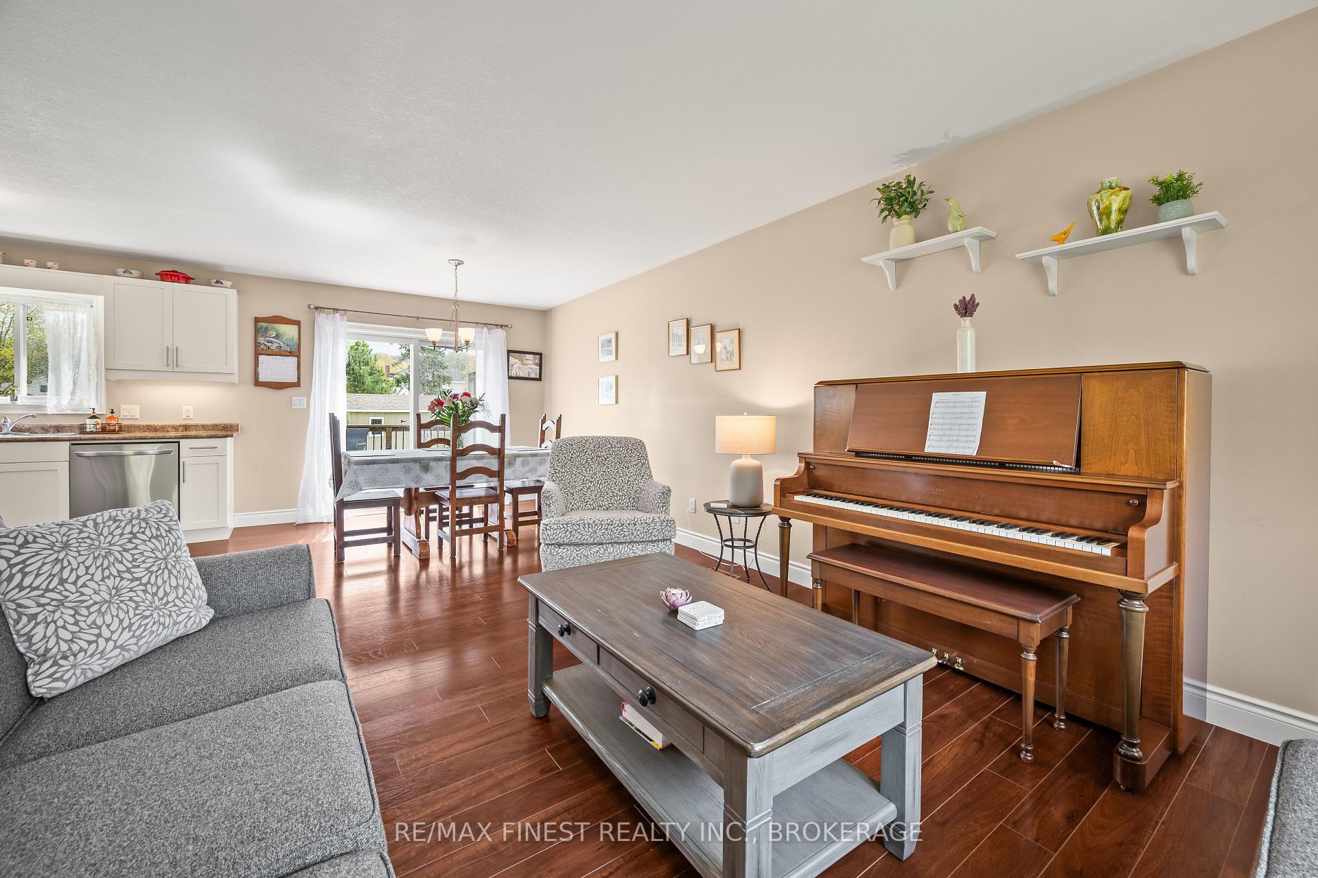 Photo 8 of 145 Upper Lake Street, Prince Edward County, Hallowell Ward — HOMEH