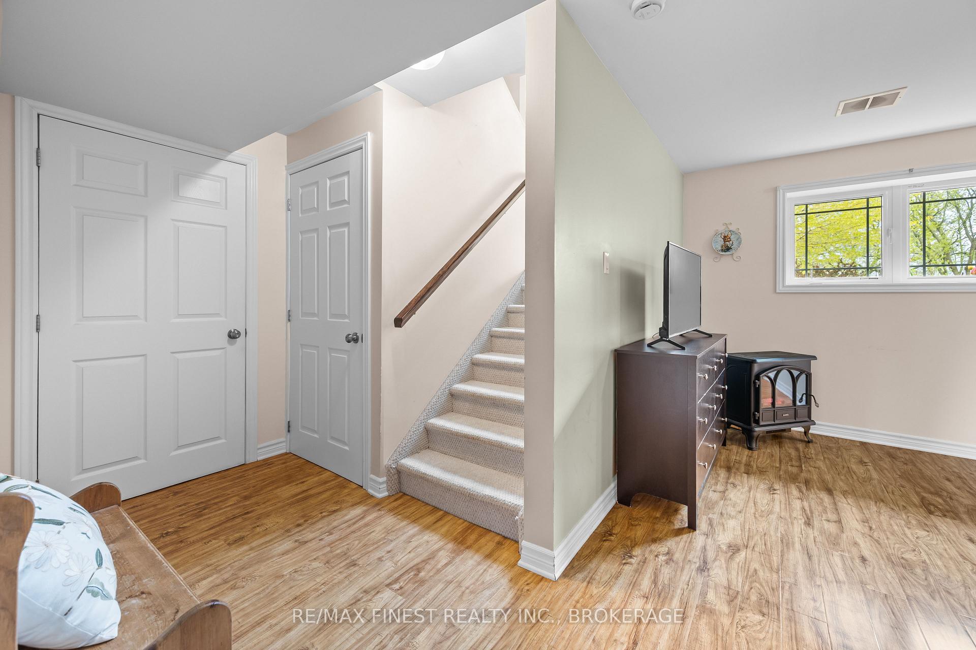 Photo 20 of 145 Upper Lake Street, Prince Edward County, Hallowell Ward — HOMEH