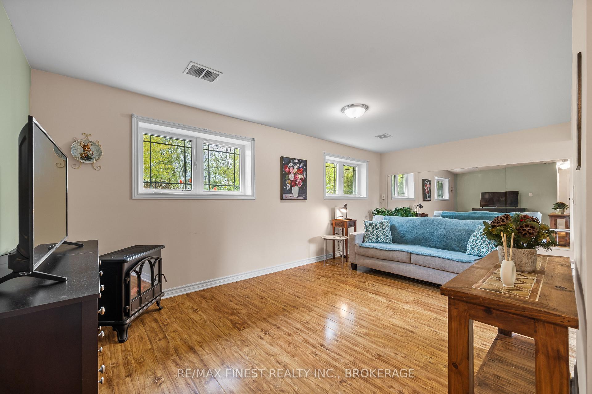 Photo 23 of 145 Upper Lake Street, Prince Edward County, Hallowell Ward — HOMEH