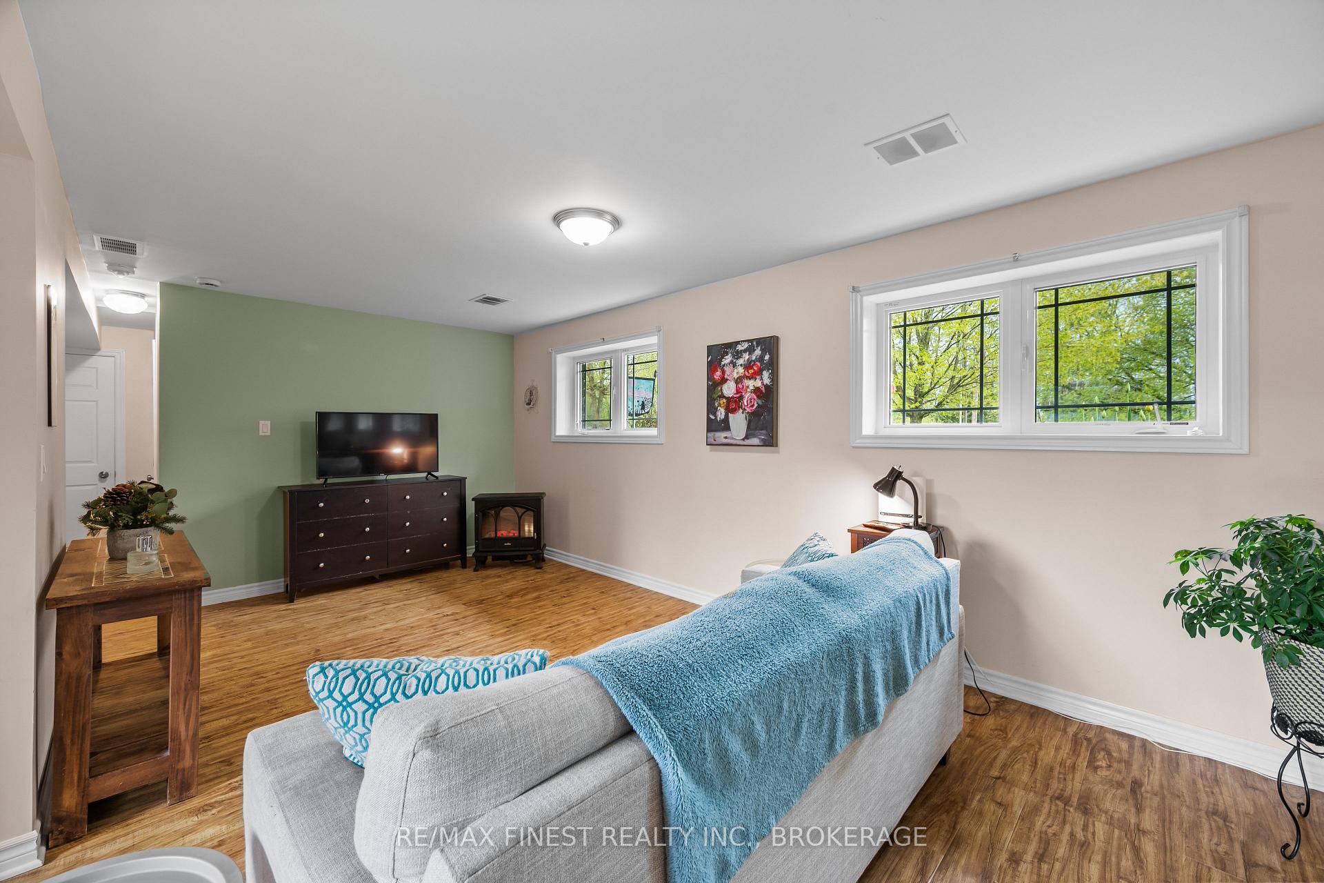 Photo 24 of 145 Upper Lake Street, Prince Edward County, Hallowell Ward — HOMEH