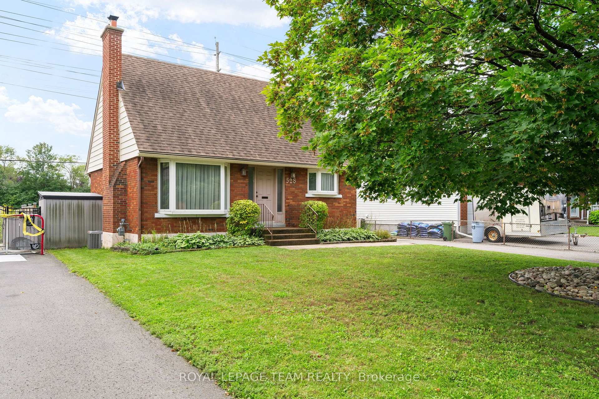 Photo 2 of 528 Browning Avenue, Ottawa, Riverview Park — HOMEH