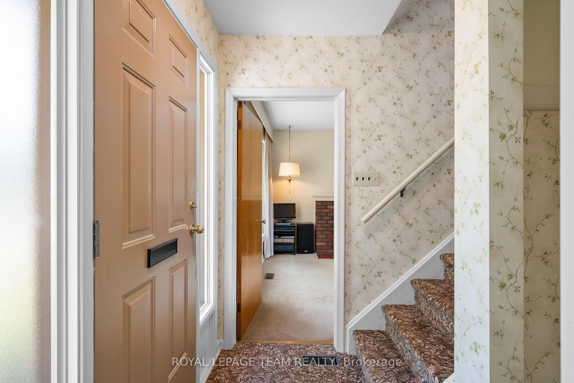 Photo 5 of 528 Browning Avenue, Ottawa, Riverview Park — HOMEH