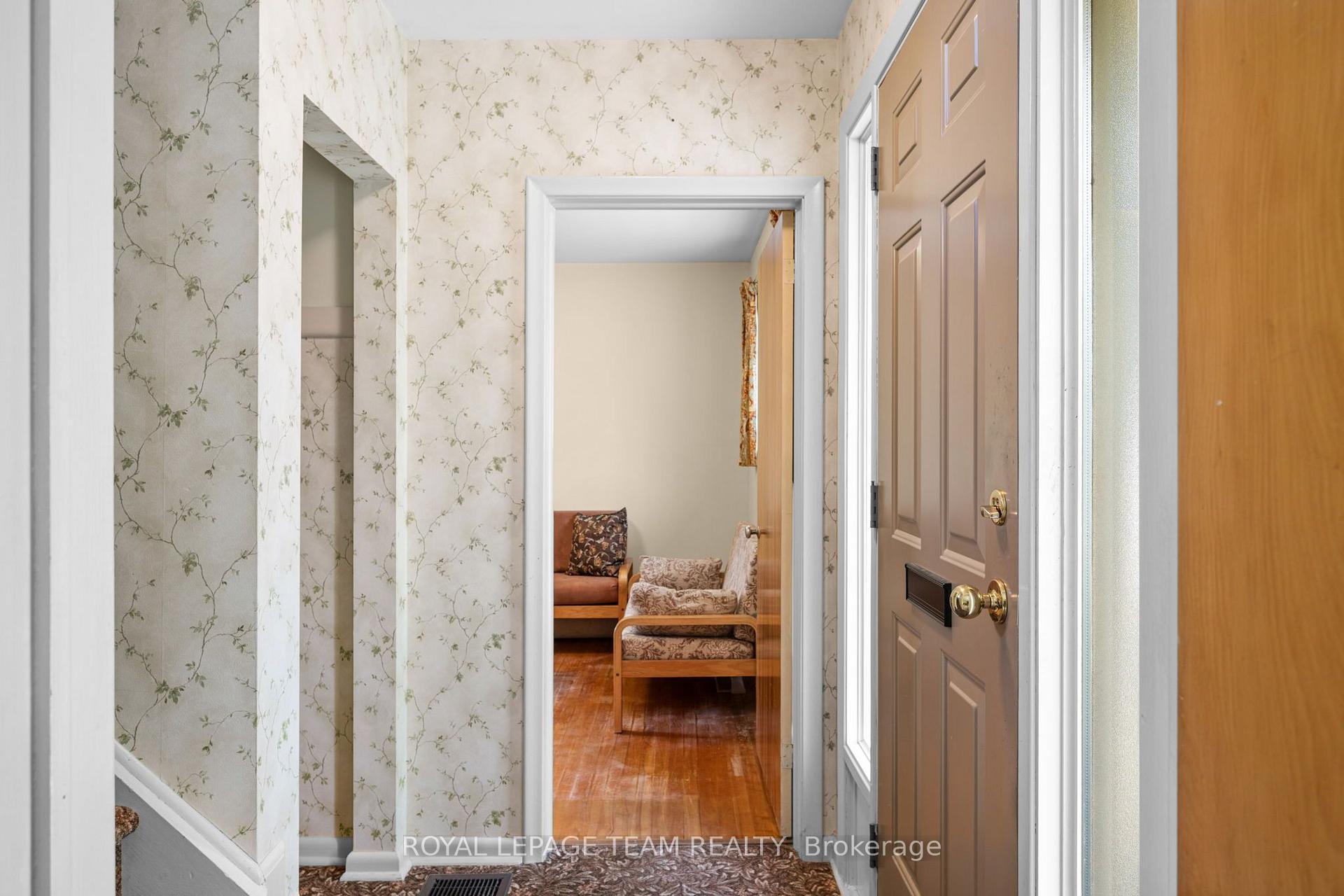 Photo 6 of 528 Browning Avenue, Ottawa, Riverview Park — HOMEH