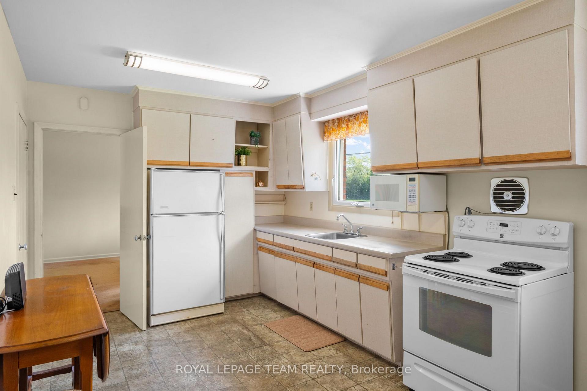 Photo 17 of 528 Browning Avenue, Ottawa, Riverview Park — HOMEH