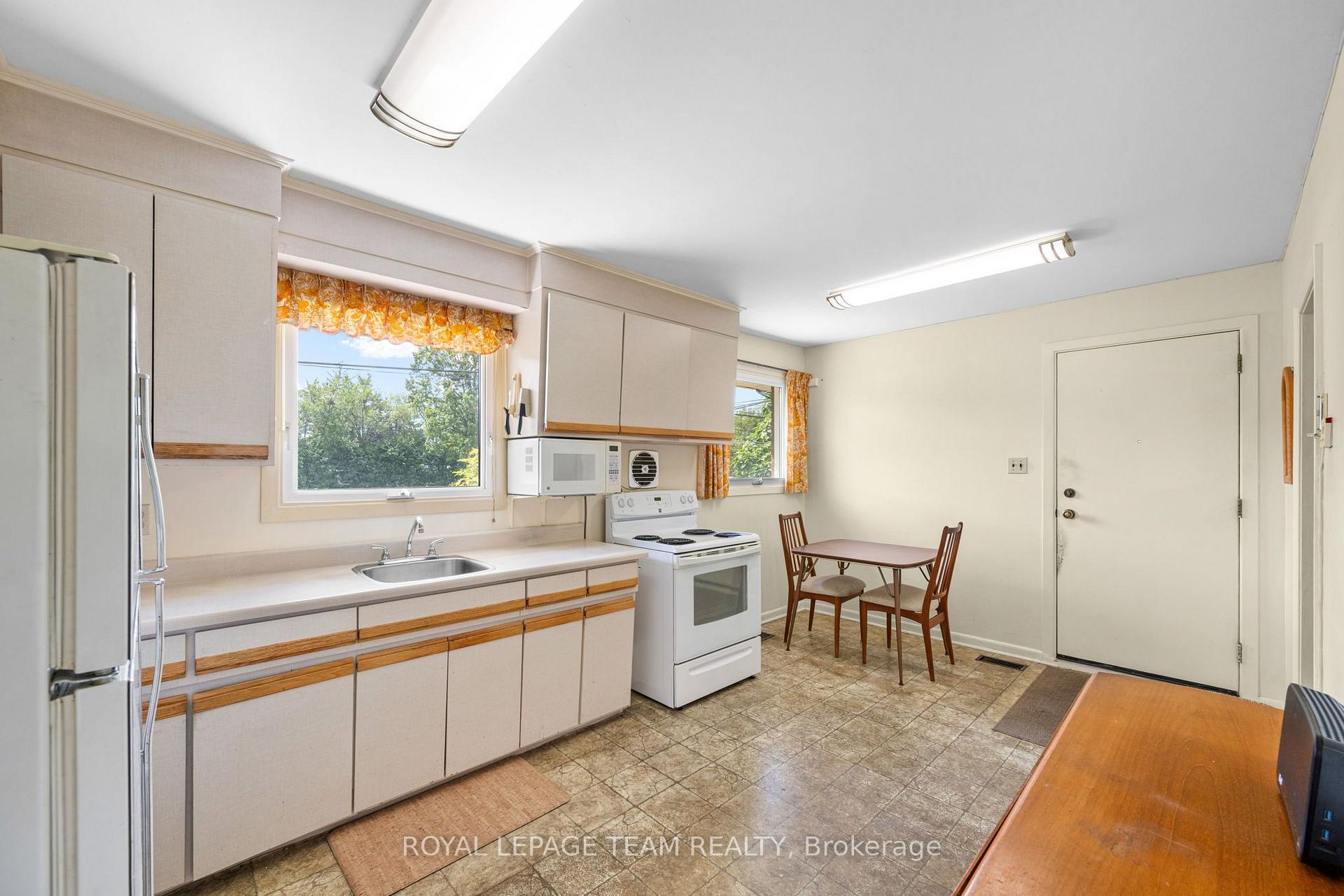Photo 19 of 528 Browning Avenue, Ottawa, Riverview Park — HOMEH