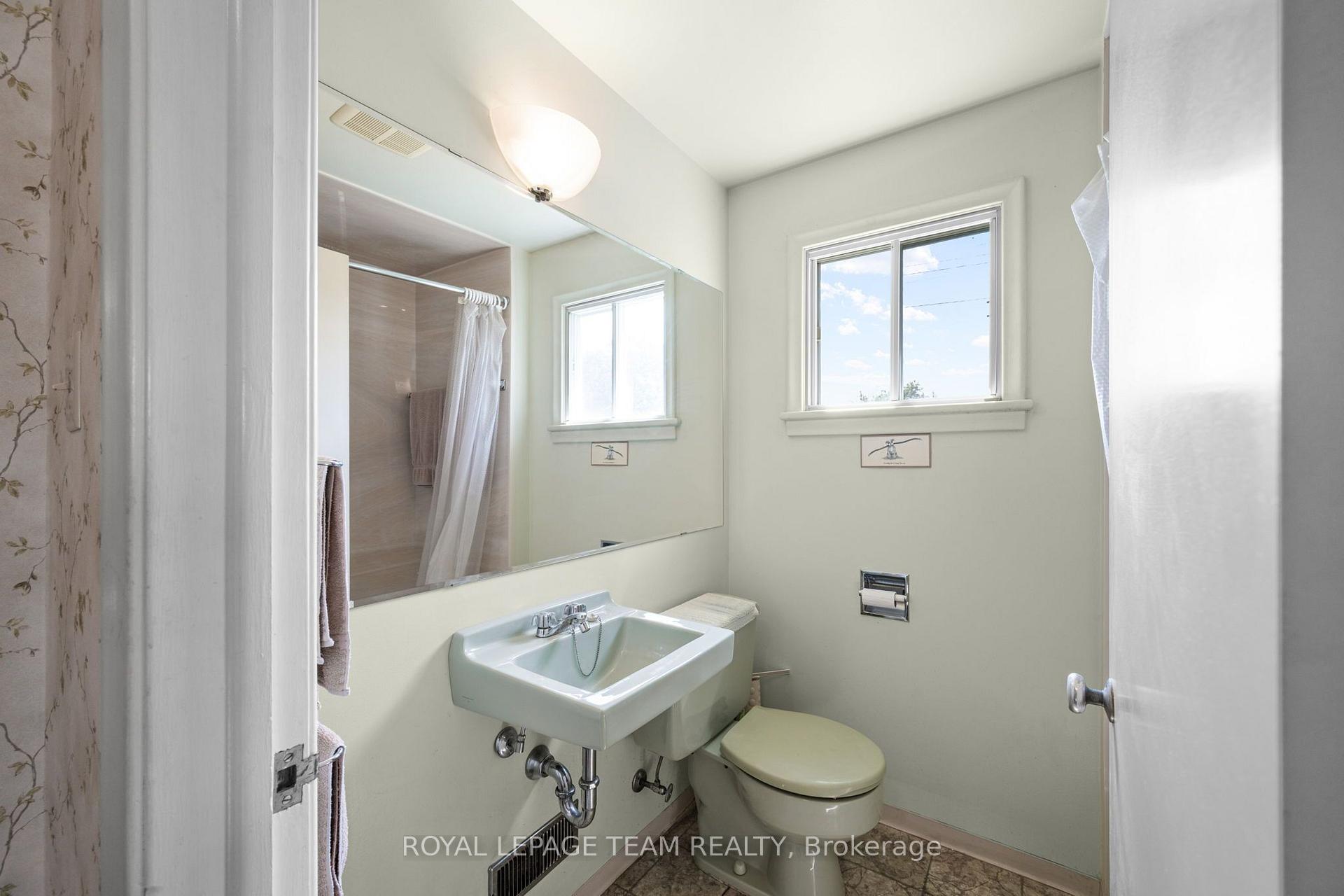 Photo 23 of 528 Browning Avenue, Ottawa, Riverview Park — HOMEH