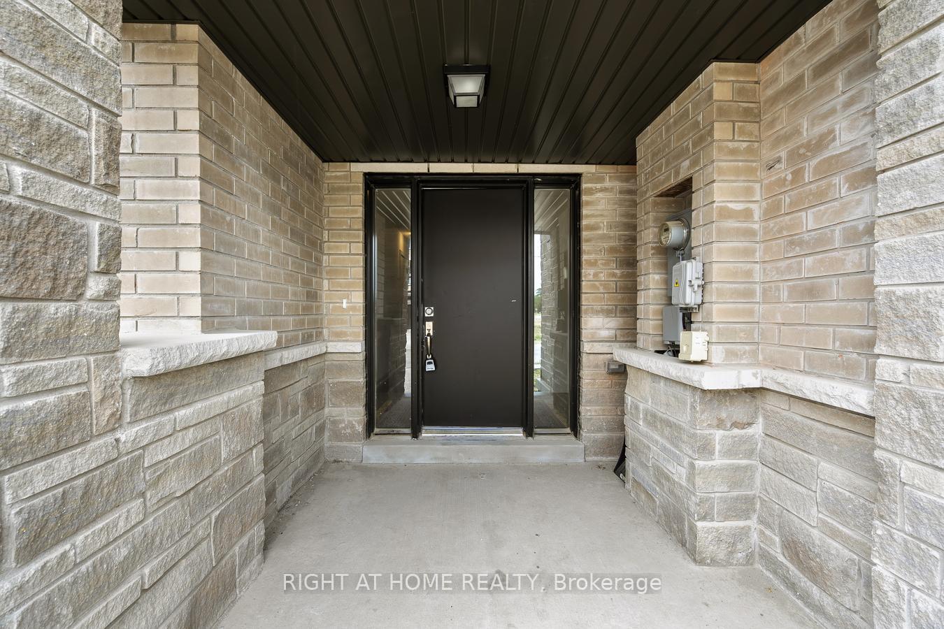 Photo 2 of 6 Blue Forest Crescent, Barrie, Painswick North — HOMEH