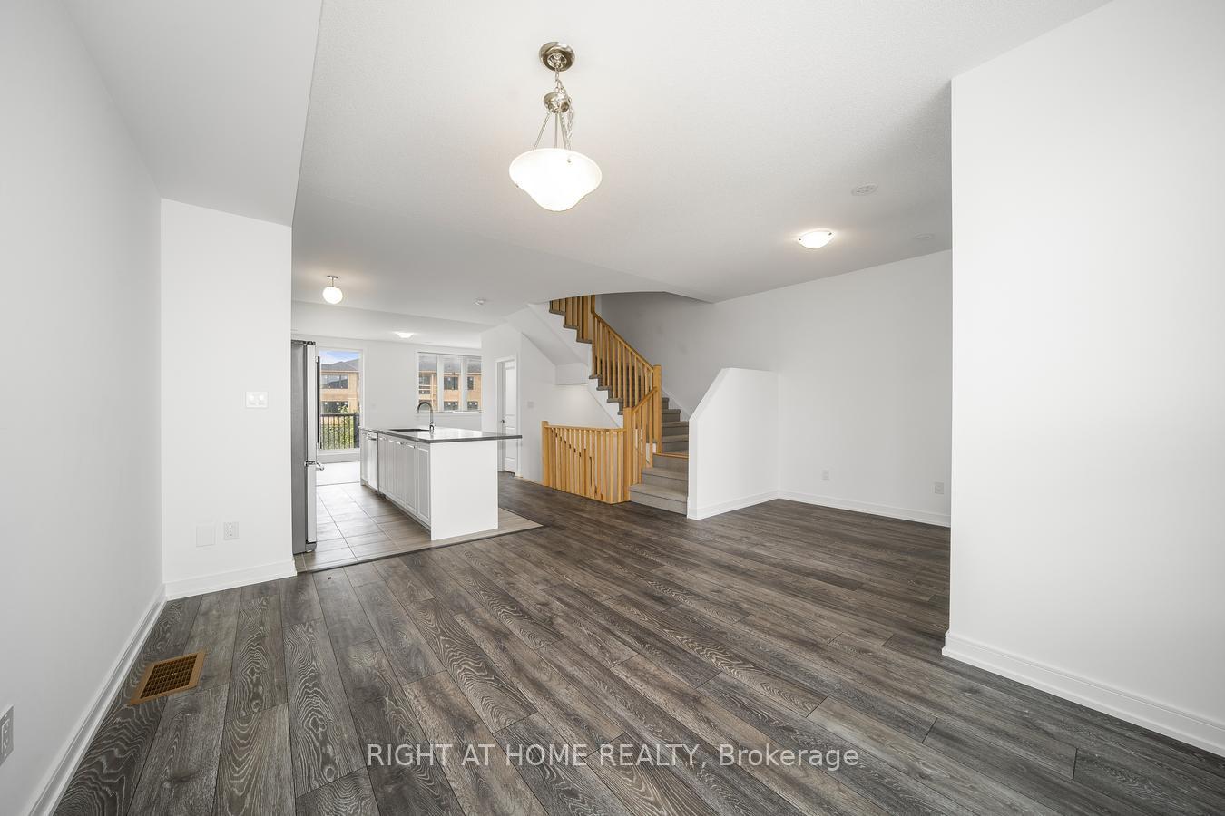Photo 12 of 6 Blue Forest Crescent, Barrie, Painswick North — HOMEH