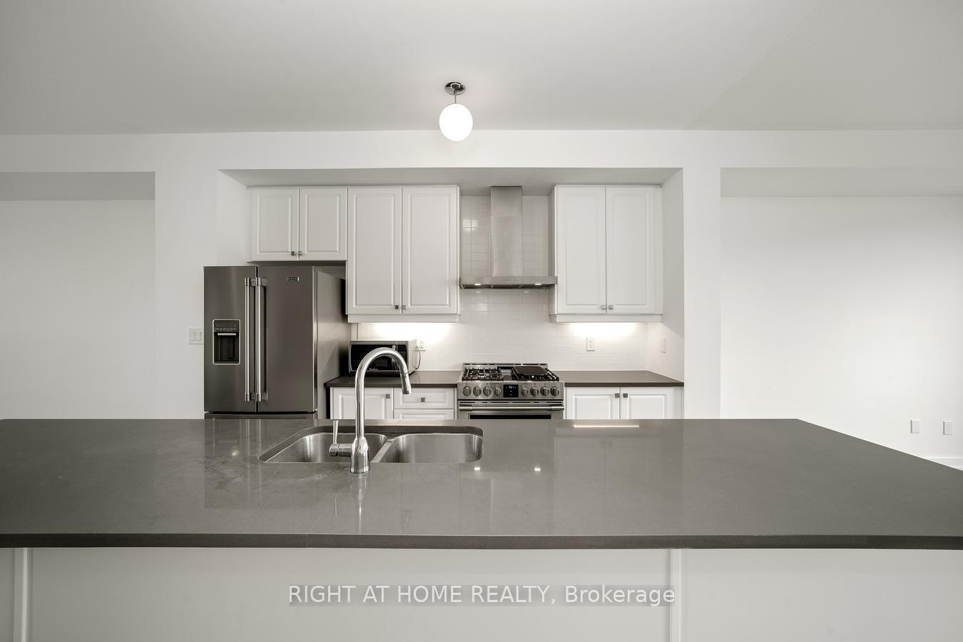 Photo 15 of 6 Blue Forest Crescent, Barrie, Painswick North — HOMEH