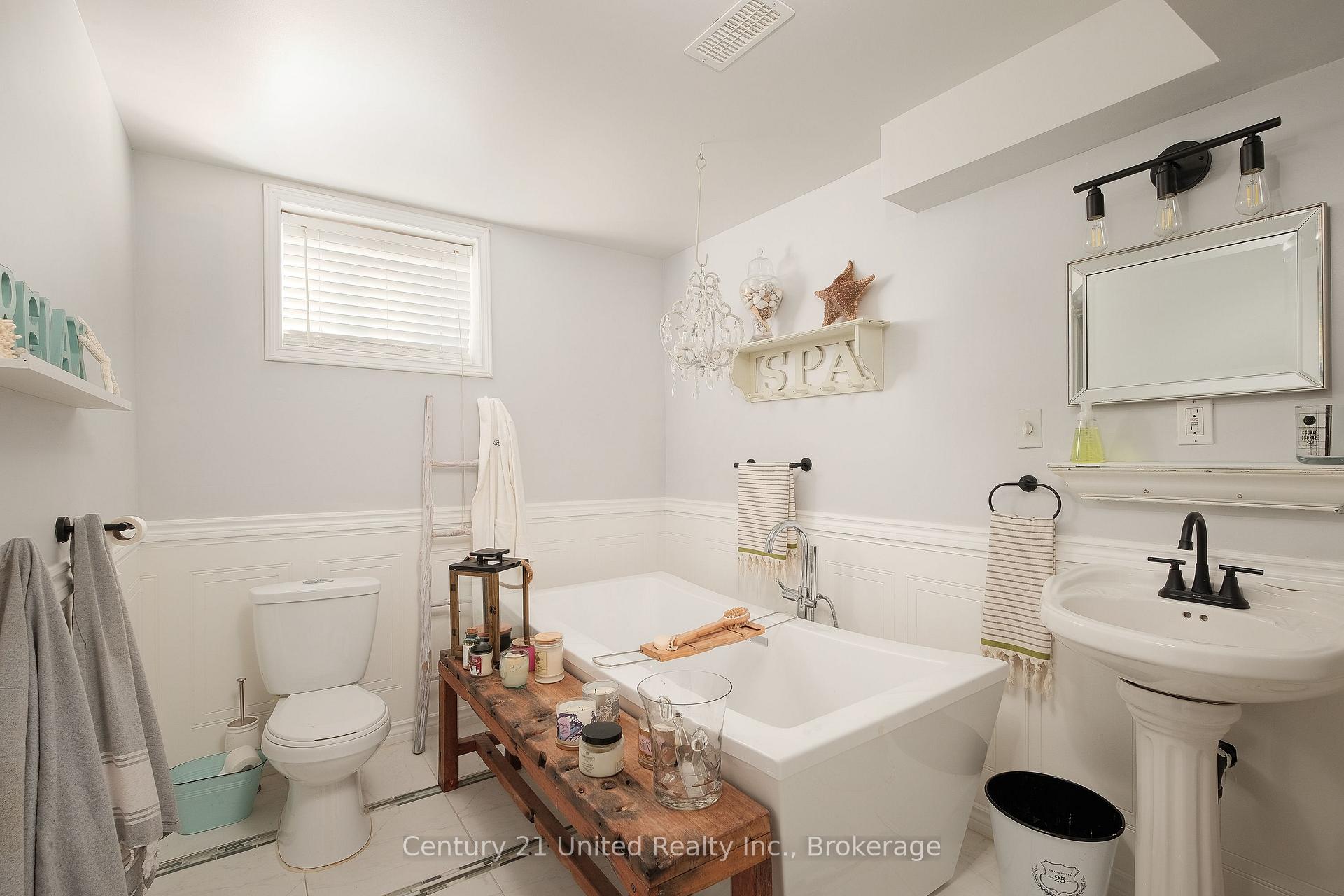 Photo 11 of 2229 Lorraine Drive, Peterborough, Northcrest Ward 5 — HOMEH
