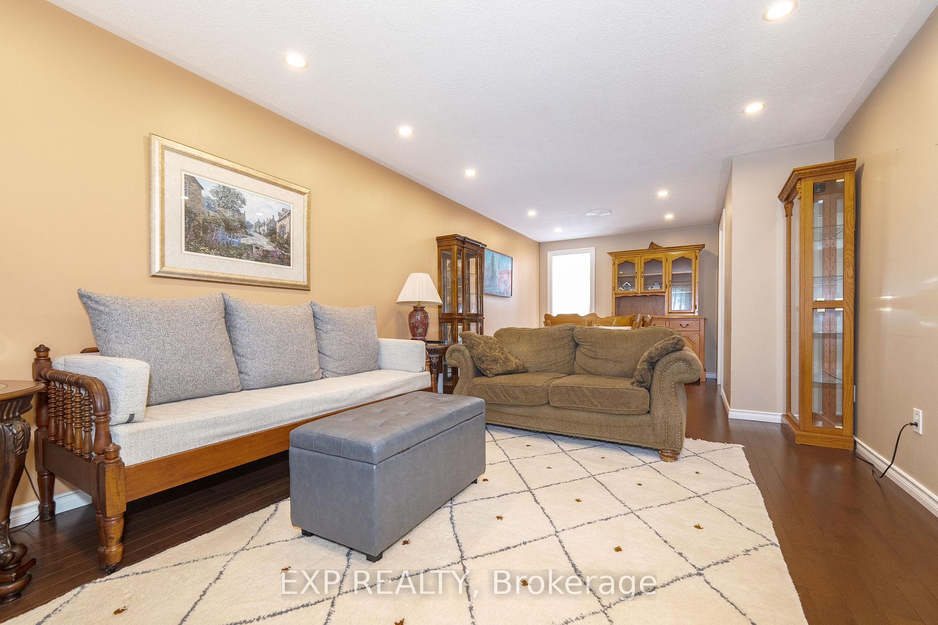 Photo 9 of 74 Longford Crescent, Scarborough, L'Amoreaux — HOMEH