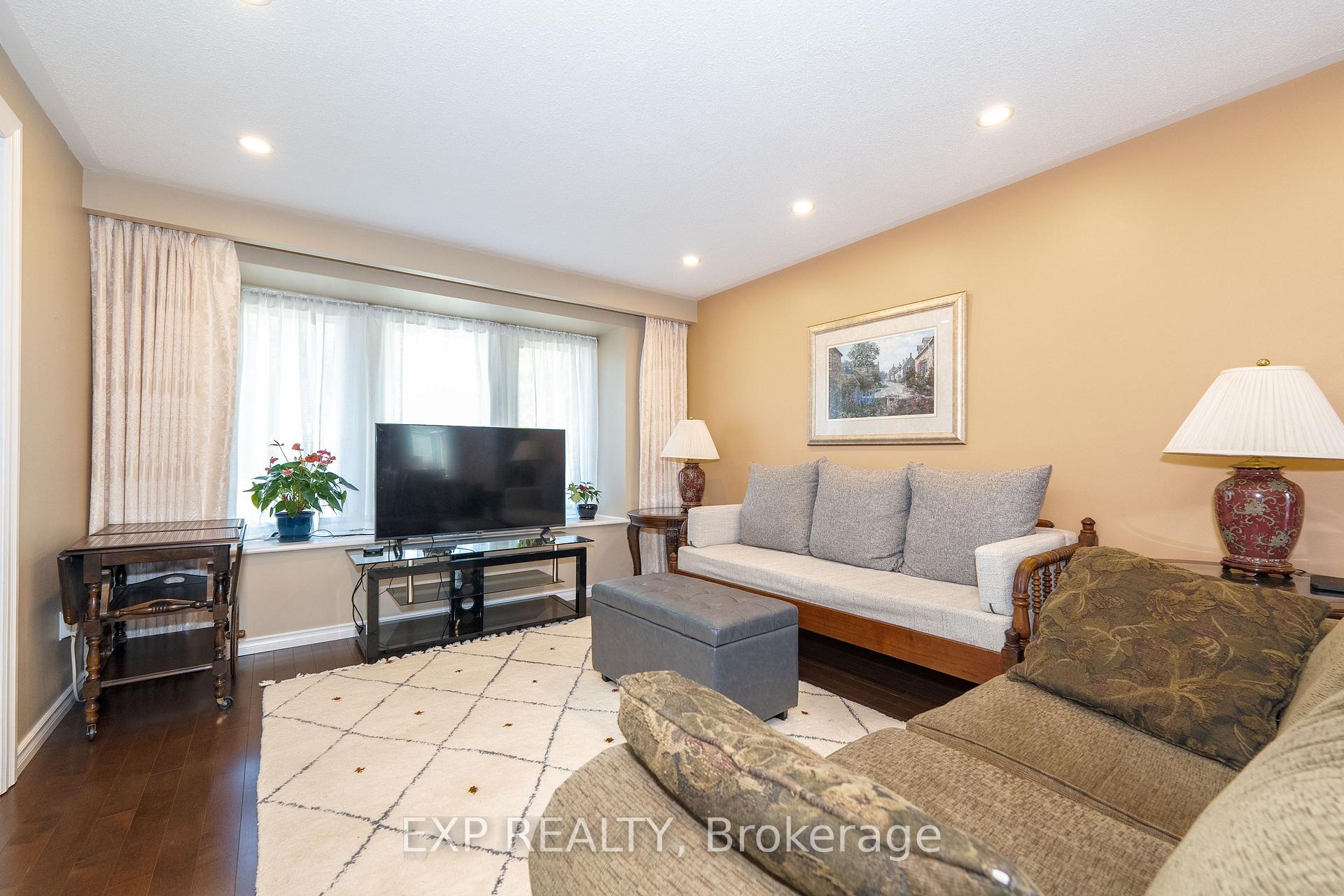 Photo 10 of 74 Longford Crescent, Scarborough, L'Amoreaux — HOMEH