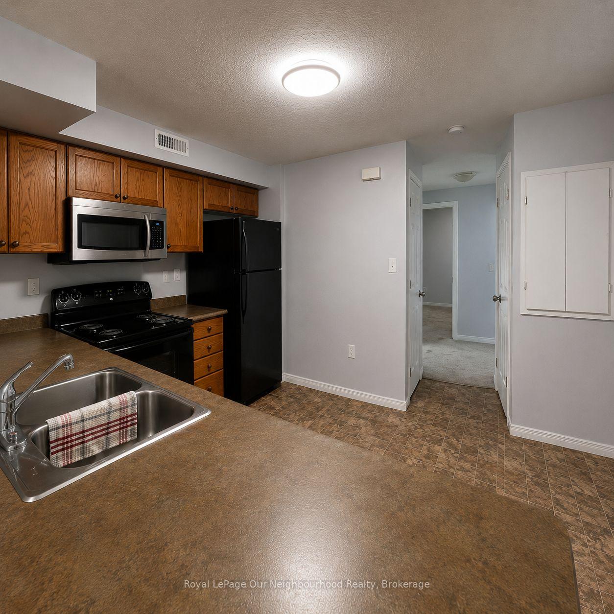 Photo 4 of Unit 106, 35 Mountford Drive, Guelph, Grange Road — HOMEH
