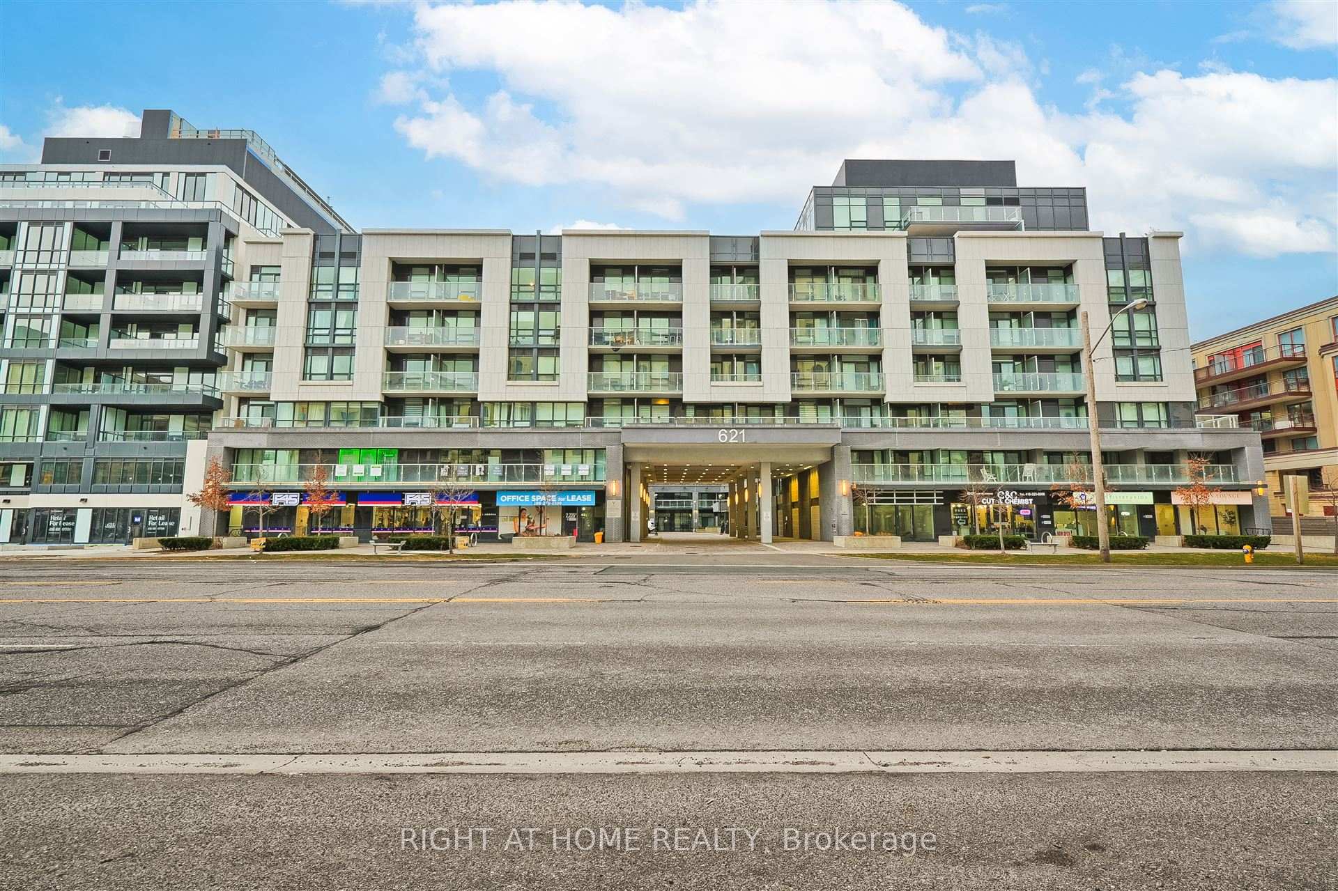 Photo 2 of Unit 321, 621 Sheppard Avenue E, North York, Bayview Village — HOMEH