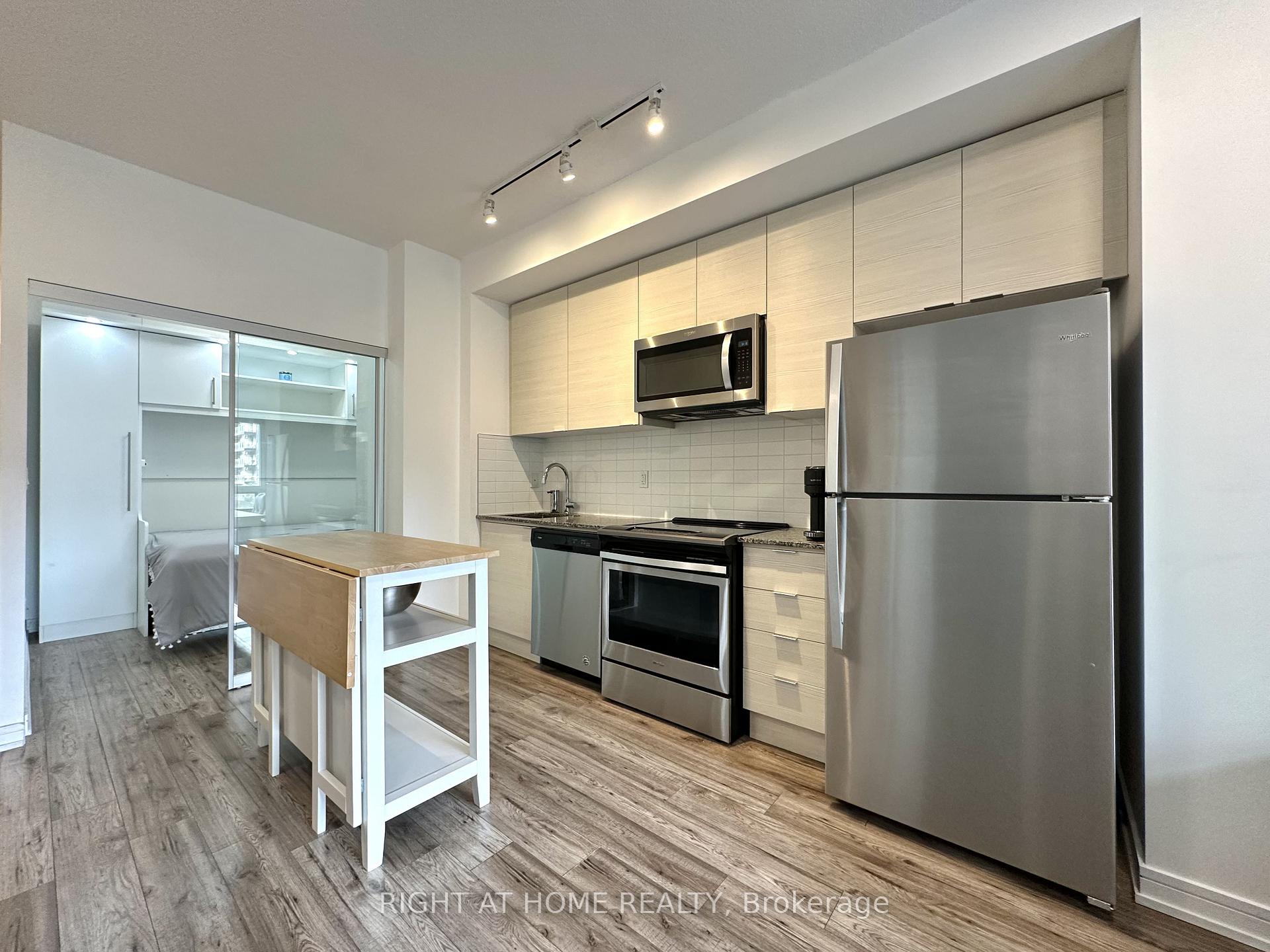 Photo 5 of Unit 321, 621 Sheppard Avenue E, North York, Bayview Village — HOMEH