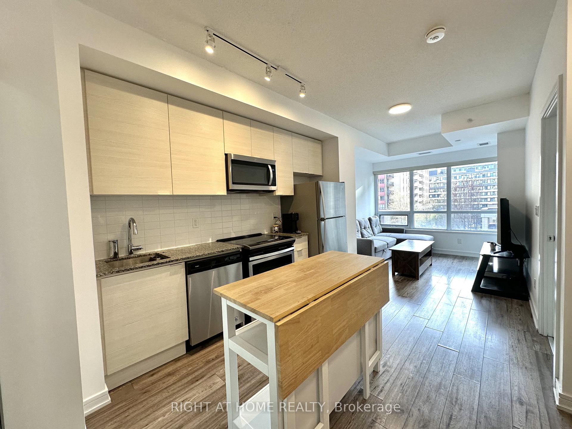 Photo 6 of Unit 321, 621 Sheppard Avenue E, North York, Bayview Village — HOMEH