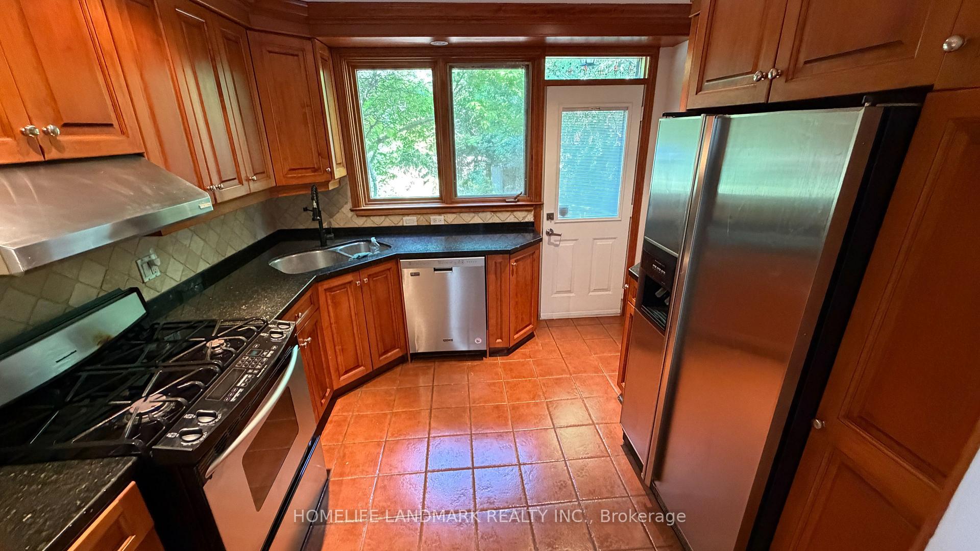 Photo 13 of 702 Sheppard Ave E, North York, Bayview Village — HOMEH