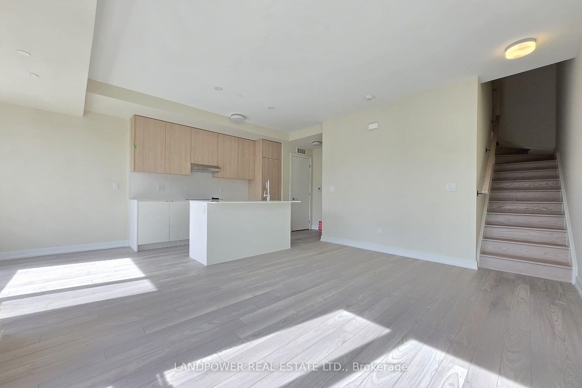 Photo 6 of Unit 308, 2 Red Squirrel Lane, Richmond Hill, Rural Richmond Hill — HOMEH