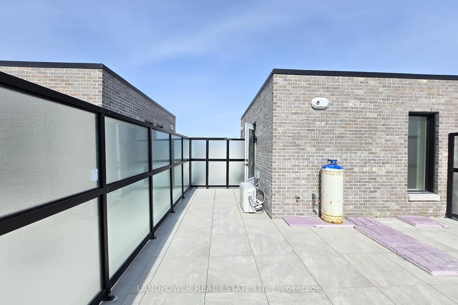 Photo 18 of Unit 308, 2 Red Squirrel Lane, Richmond Hill, Rural Richmond Hill — HOMEH