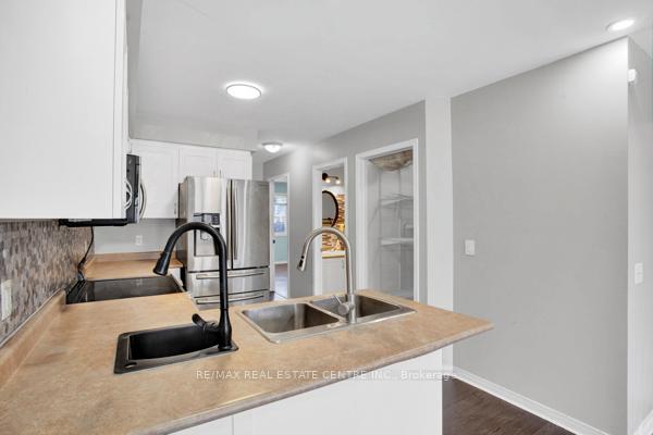 Photo 10 of 58 Avenue Street, Oshawa, Central — HOMEH