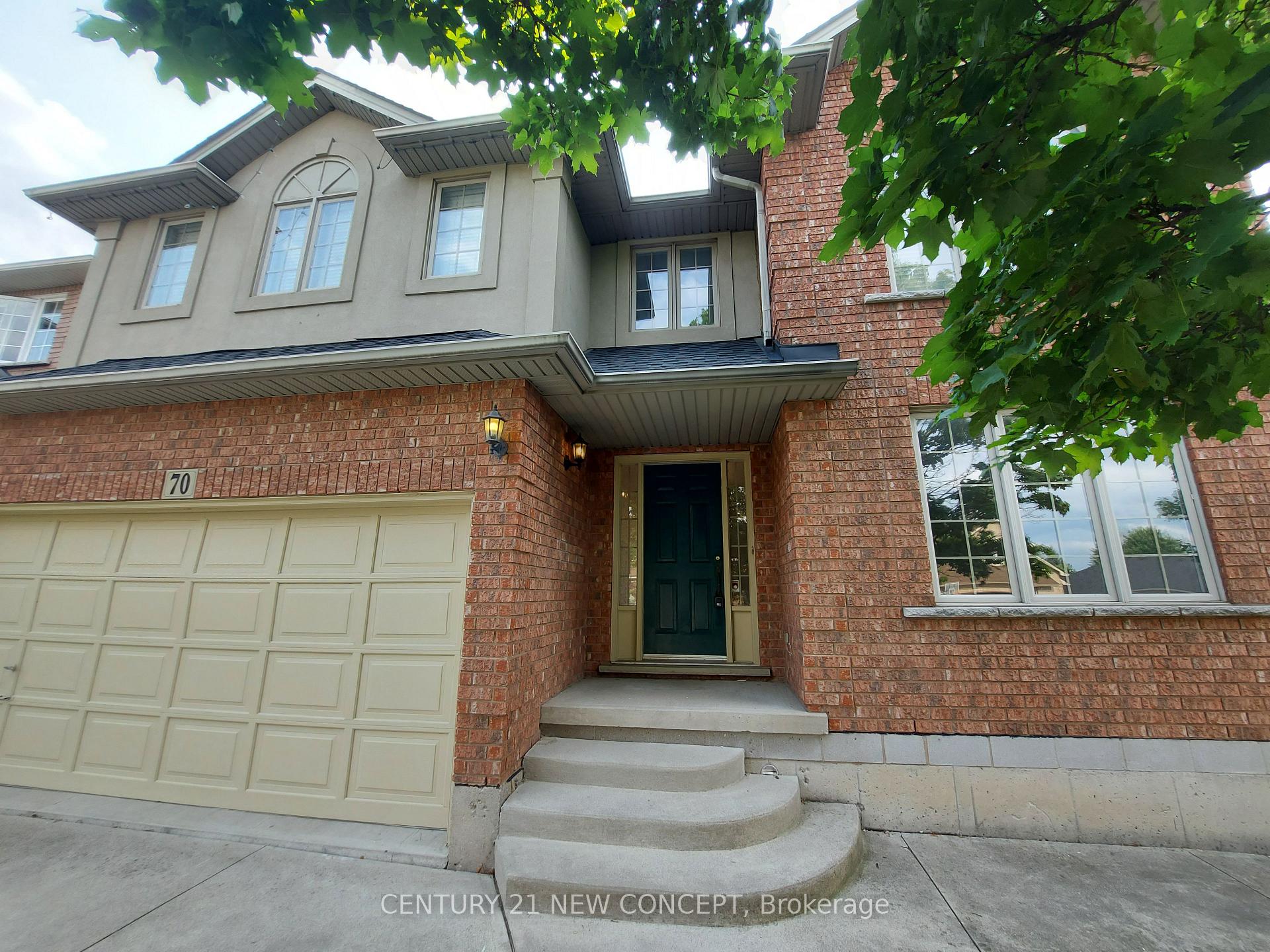 Photo 3 of 70 Cabriolet Crescent, Hamilton, Meadowlands — HOMEH