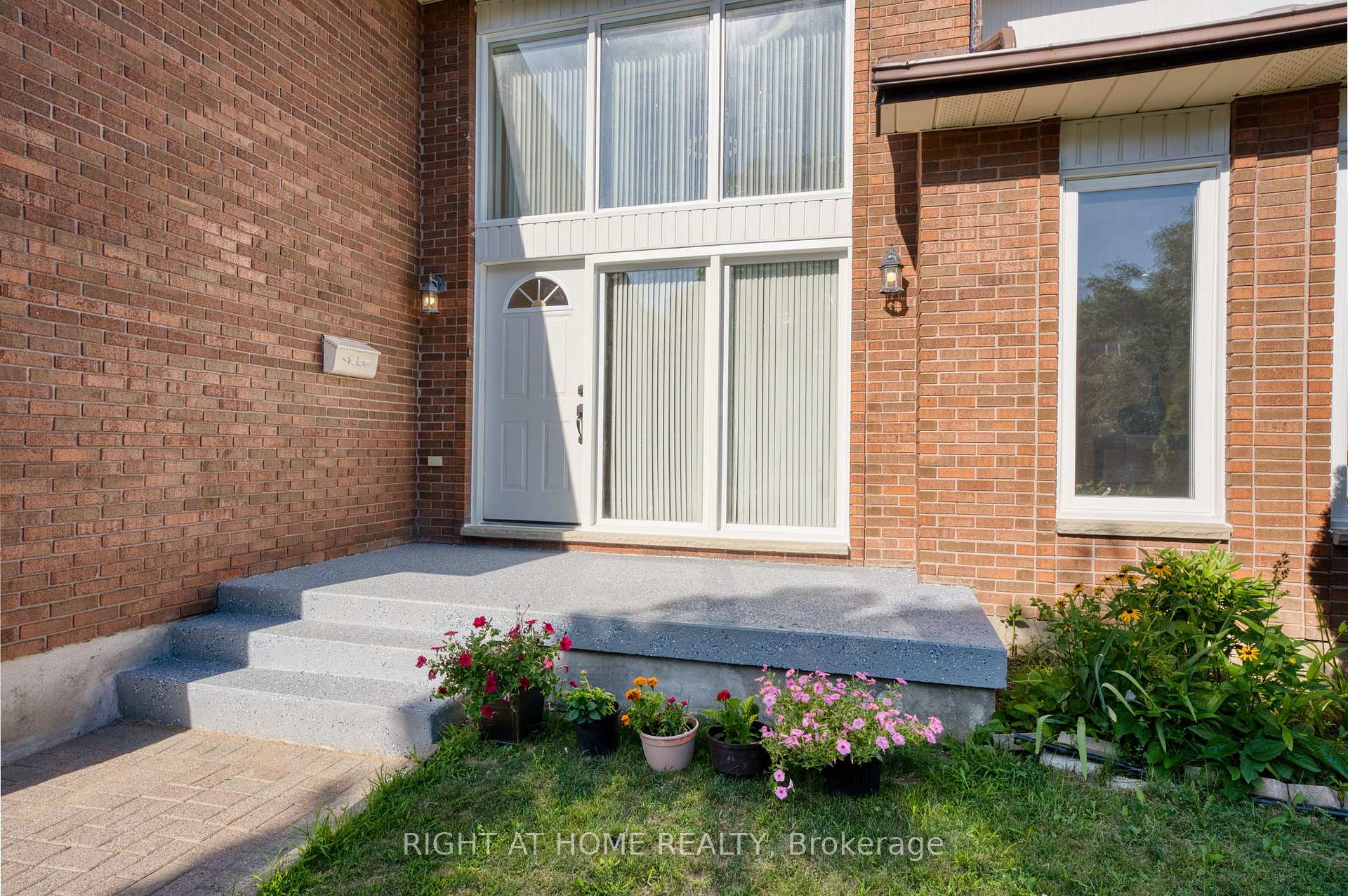 Photo 2 of 26 Grasmere Crescent, London, North A — HOMEH