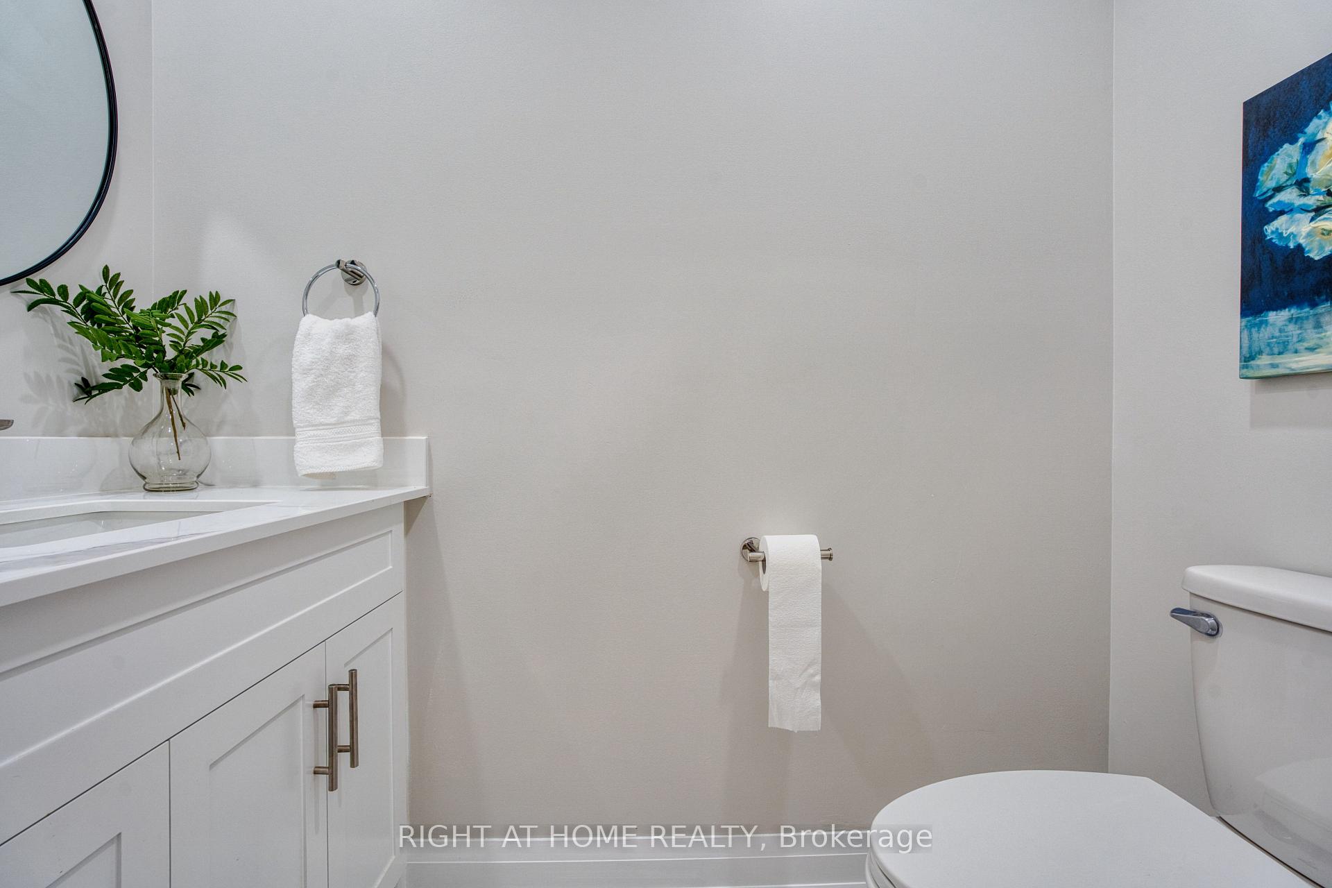 Photo 18 of 26 Grasmere Crescent, London, North A — HOMEH