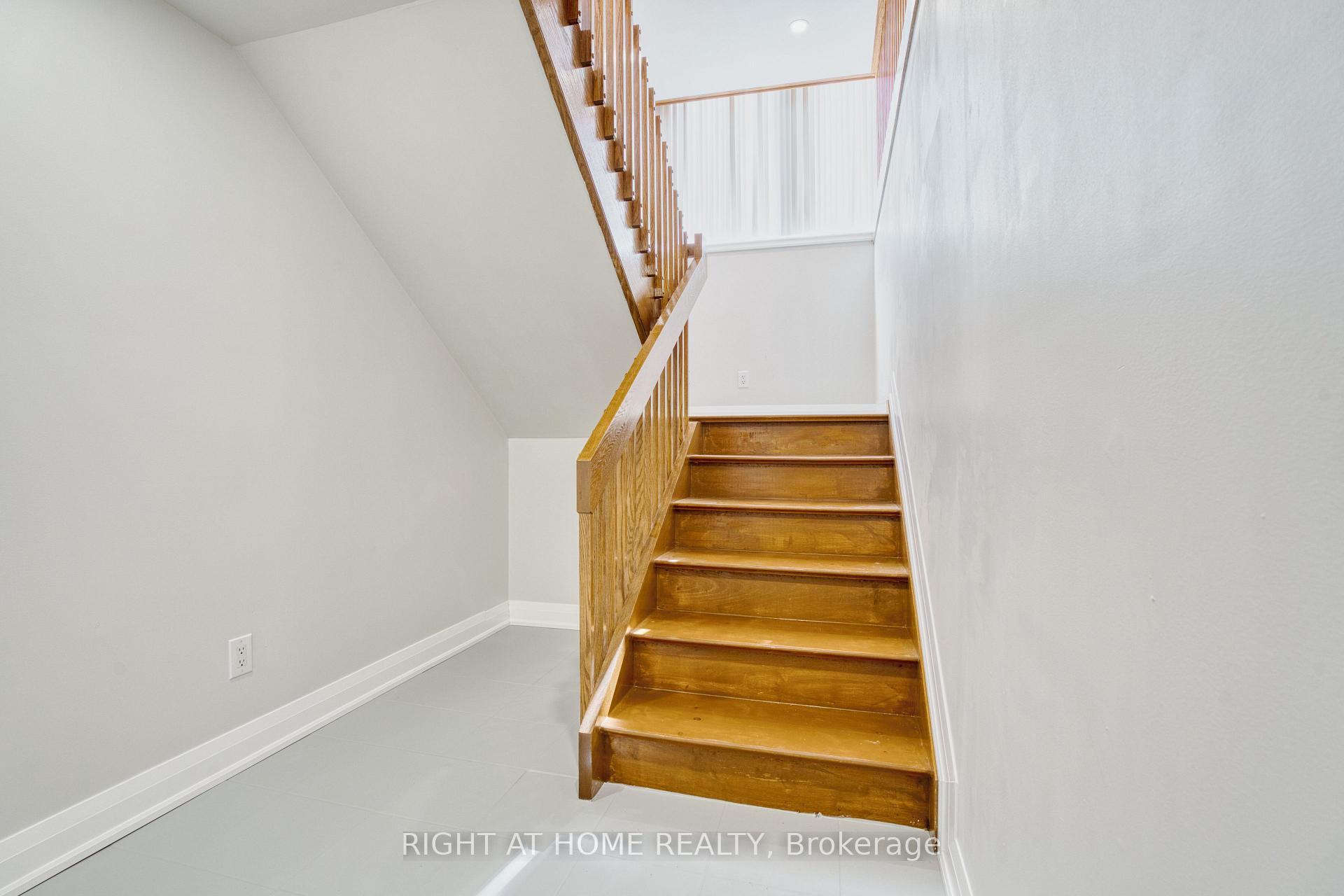 Photo 32 of 26 Grasmere Crescent, London, North A — HOMEH