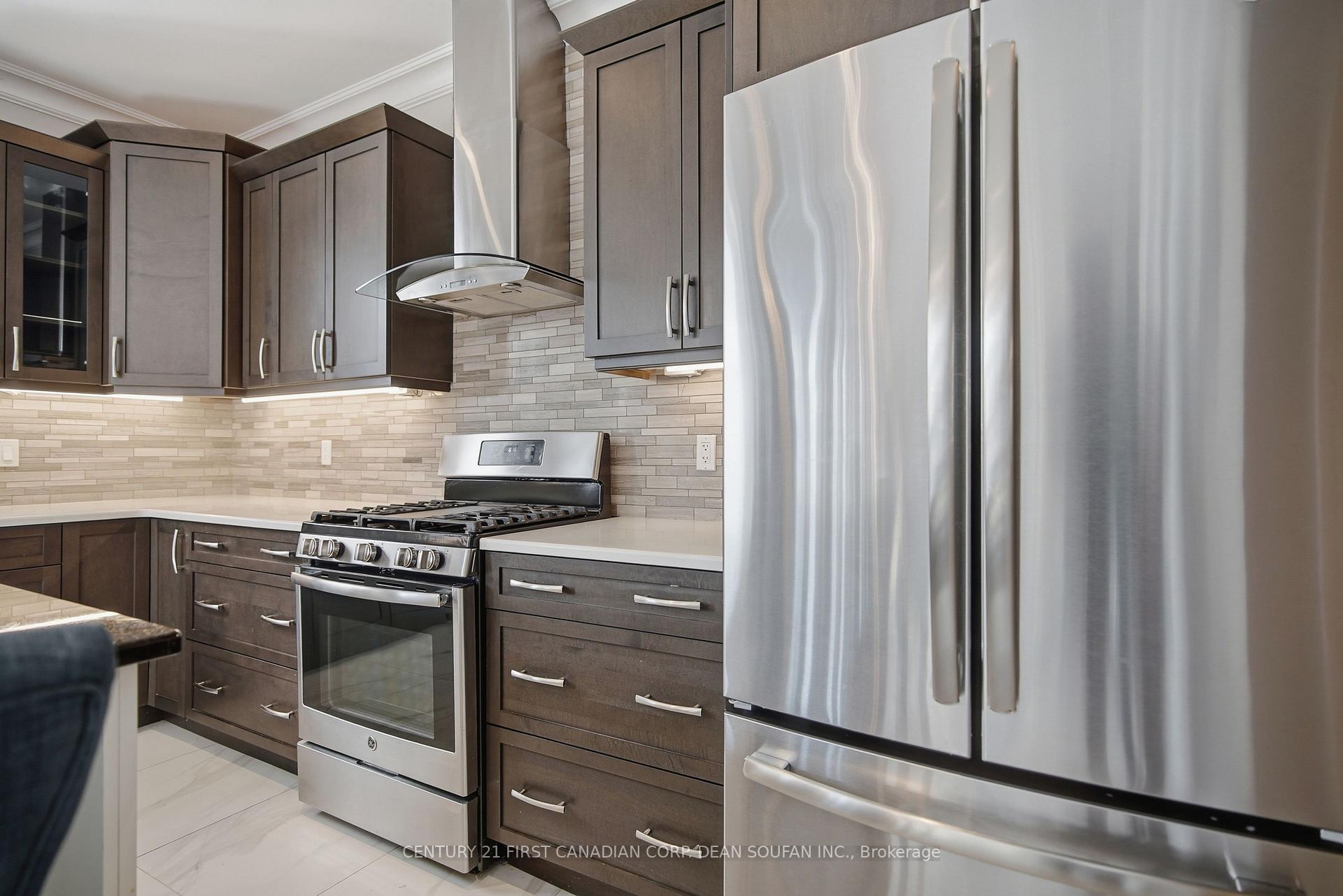 Photo 12 of 2225 Bakervilla Street, London, South V — HOMEH