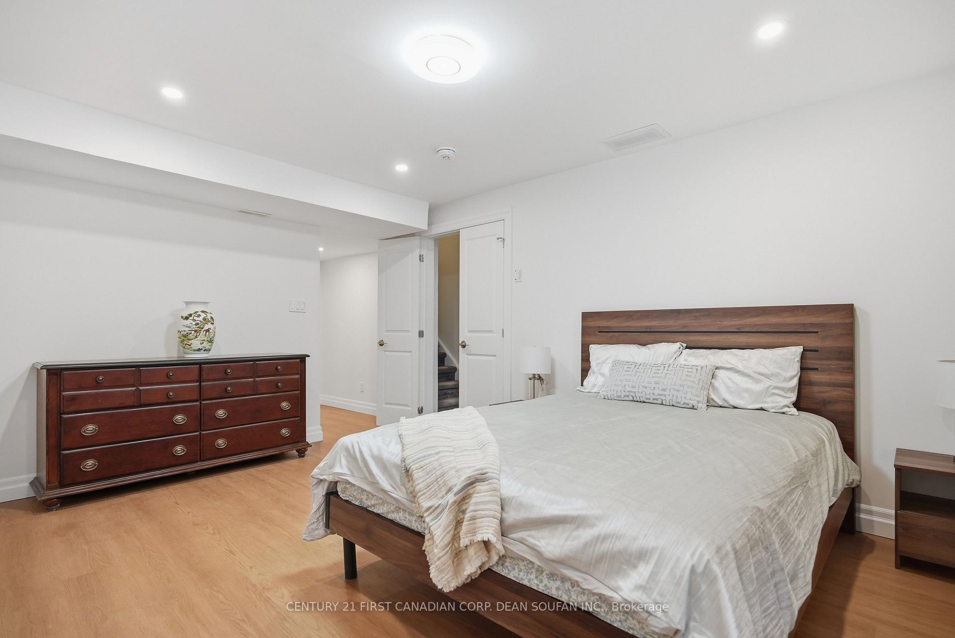 Photo 42 of 2225 Bakervilla Street, London, South V — HOMEH