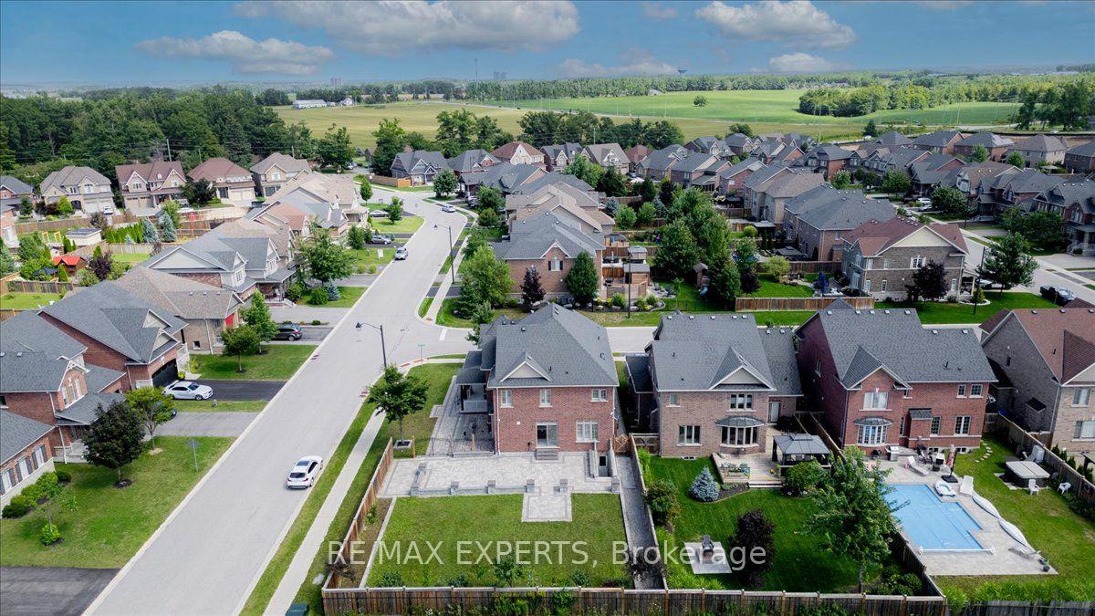 Photo 47 of 22 Travers Gate, Springwater, Centre Vespra — HOMEH