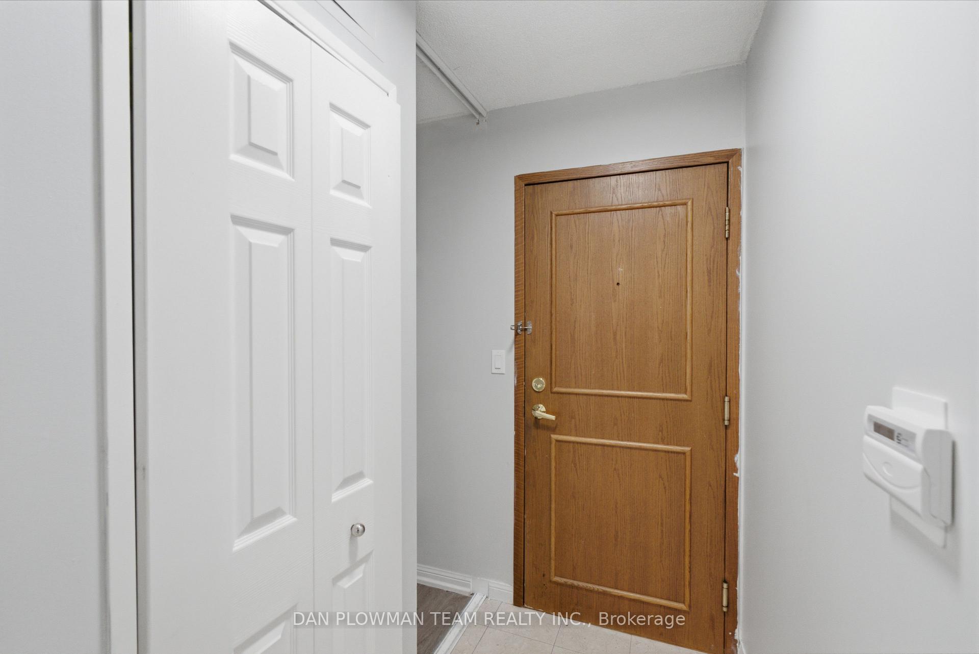 Photo 4 of Unit 913, 8 Lee Centre Drive, Scarborough, Woburn — HOMEH