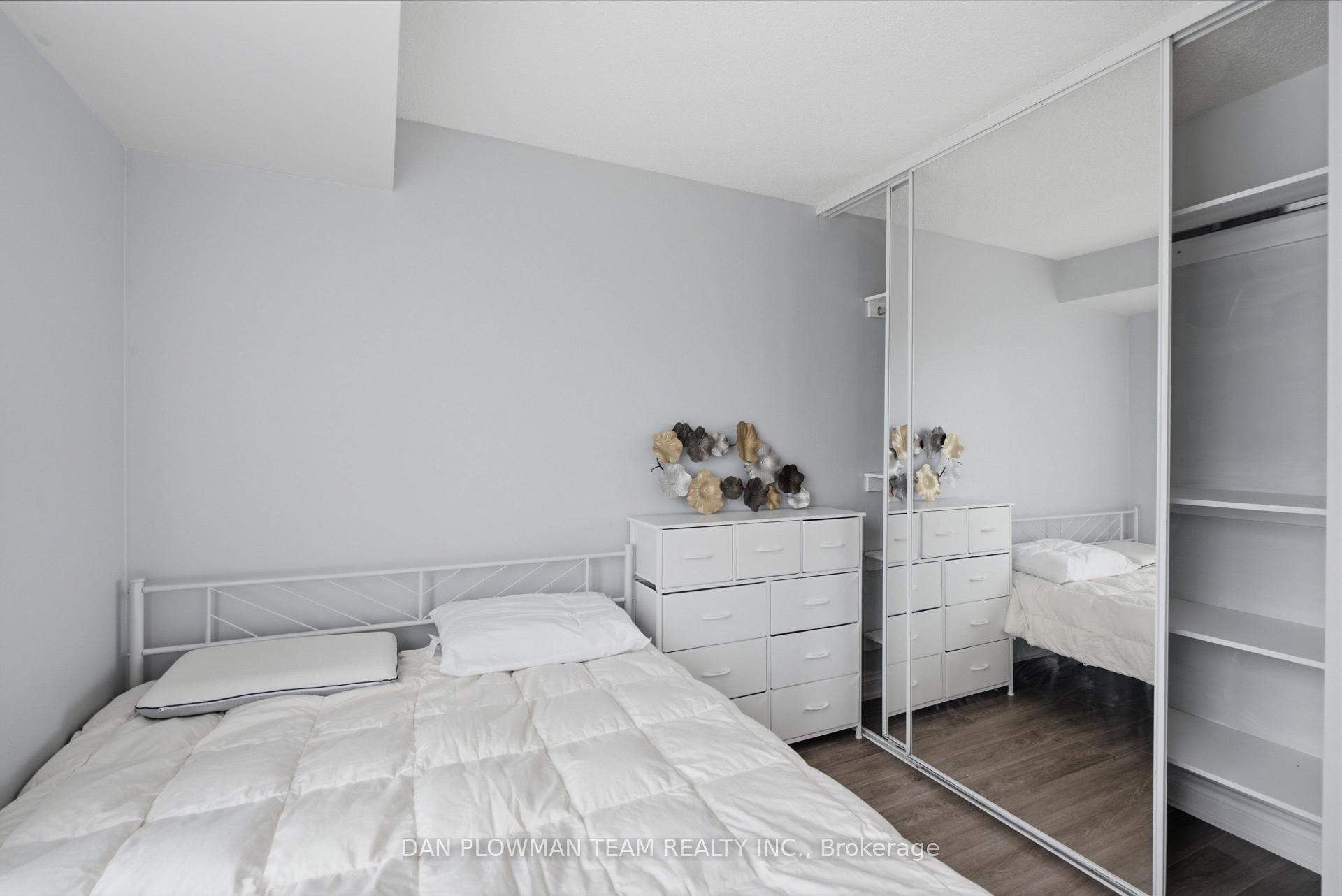 Photo 13 of Unit 913, 8 Lee Centre Drive, Scarborough, Woburn — HOMEH